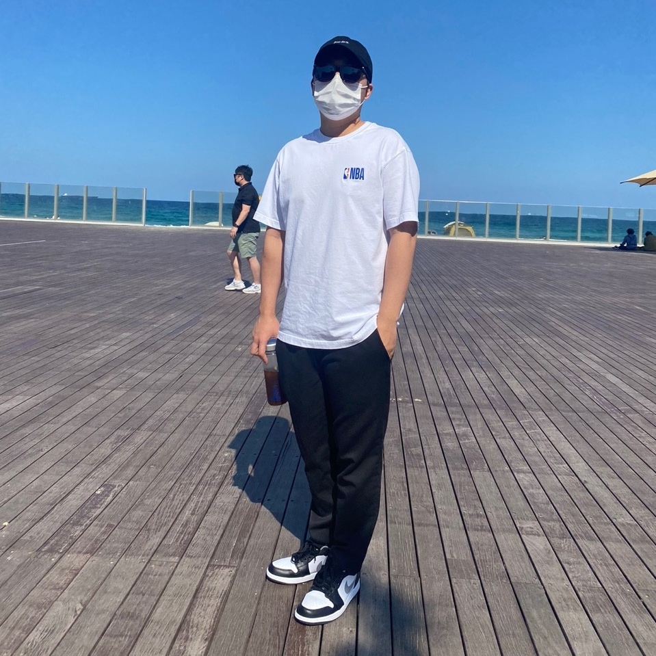 Jordan 1 Low Black Particle Grey 착용 스타일