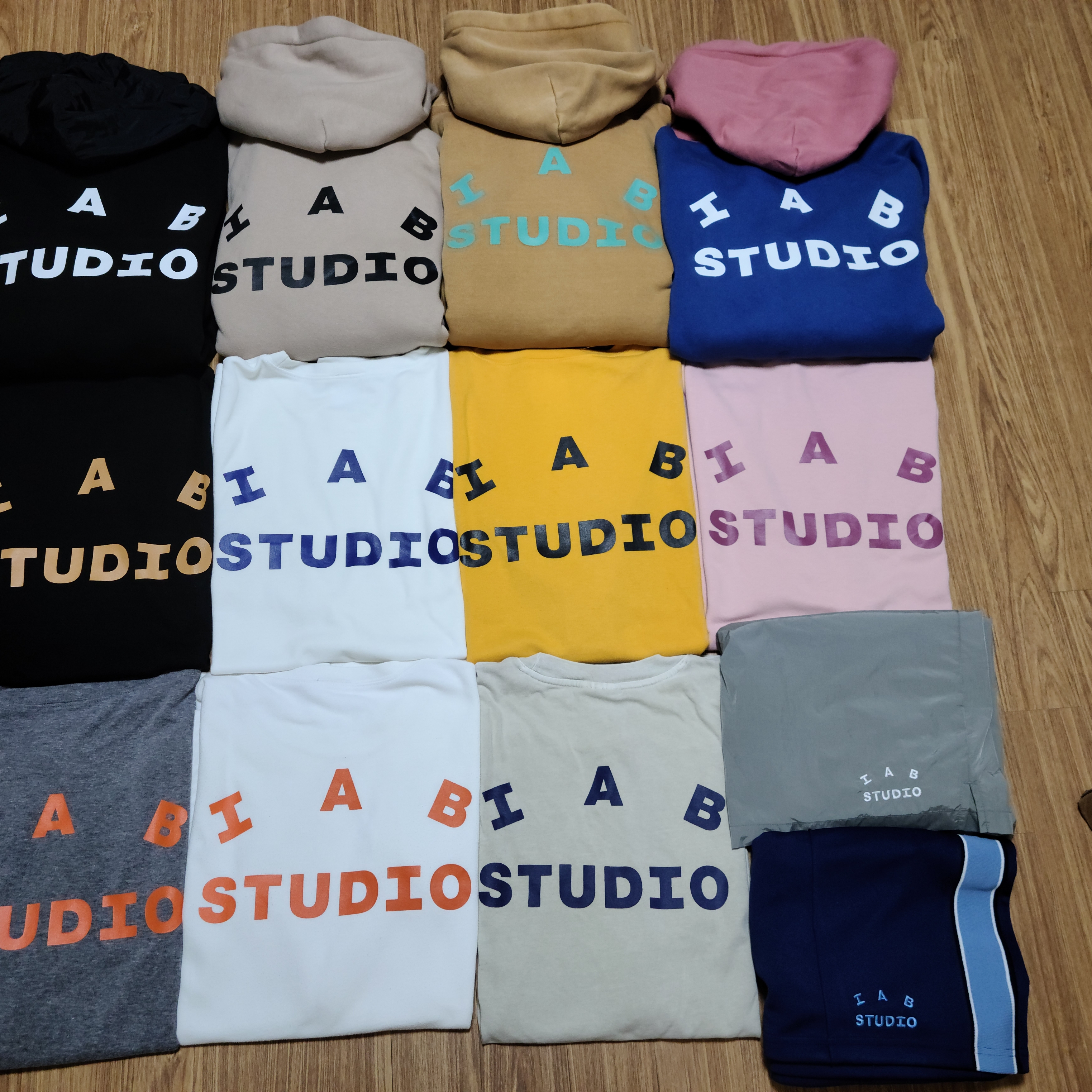 IAB Studio Woven Hoodie Black, IAB Studio Pigment T-Shirt Oatmeal 착용 스타일