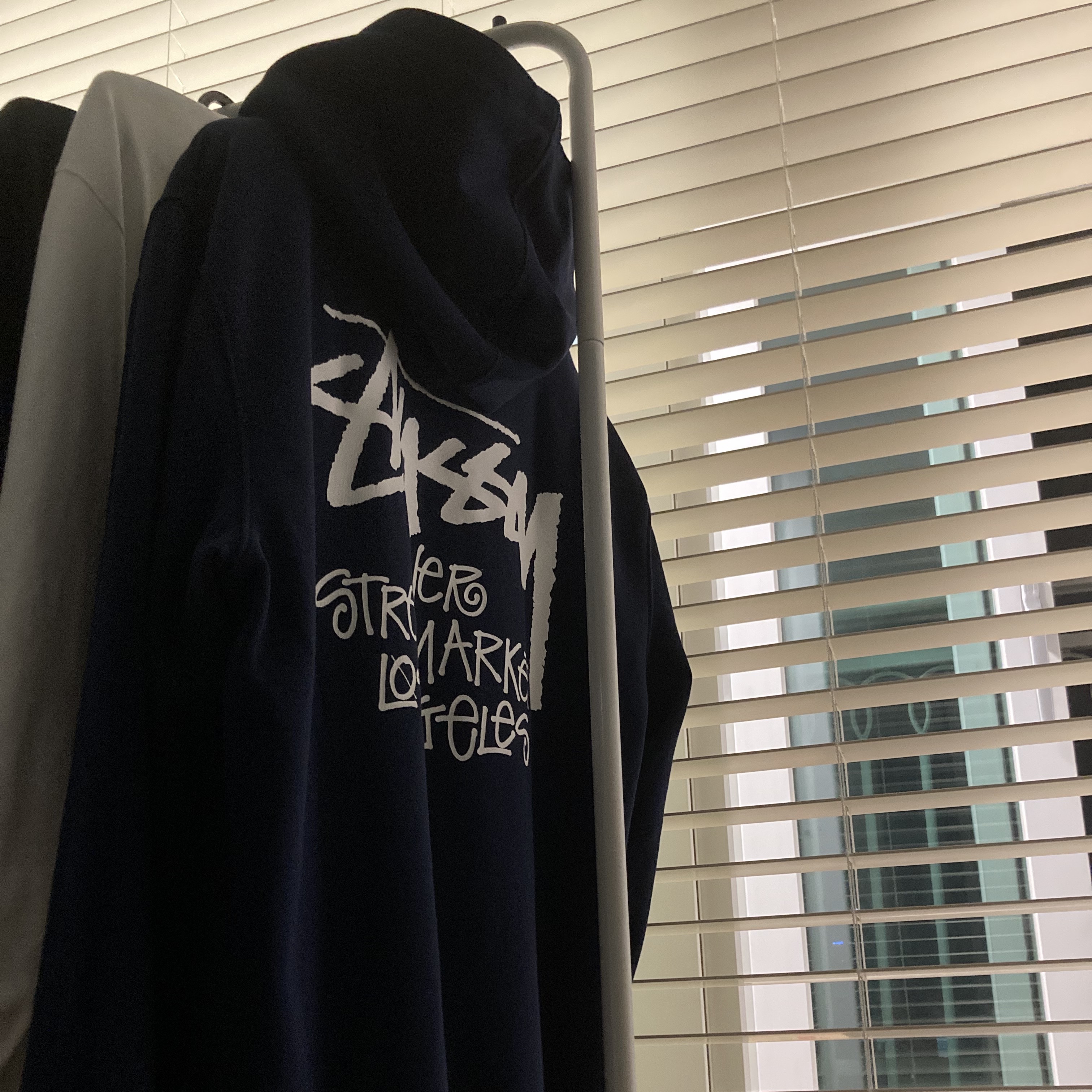 Stussy Stock DSM Los Angeles Hoodie Black 2021 착용 스타일 - 1