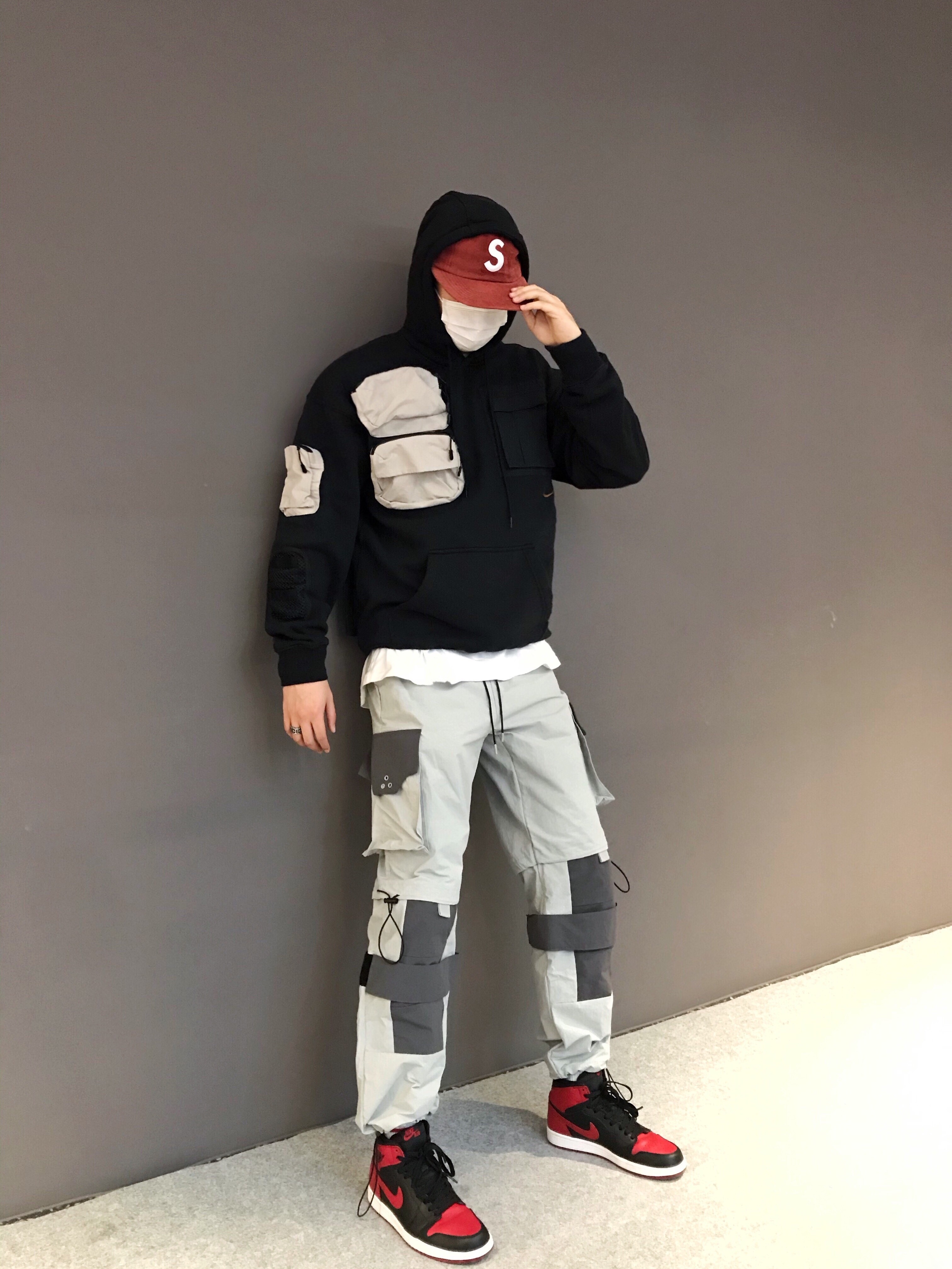 Jordan 1 Retro High OG Bred 2013, Nike x Travis Scott NRG AG Utility Hoodie Black 착용 스타일