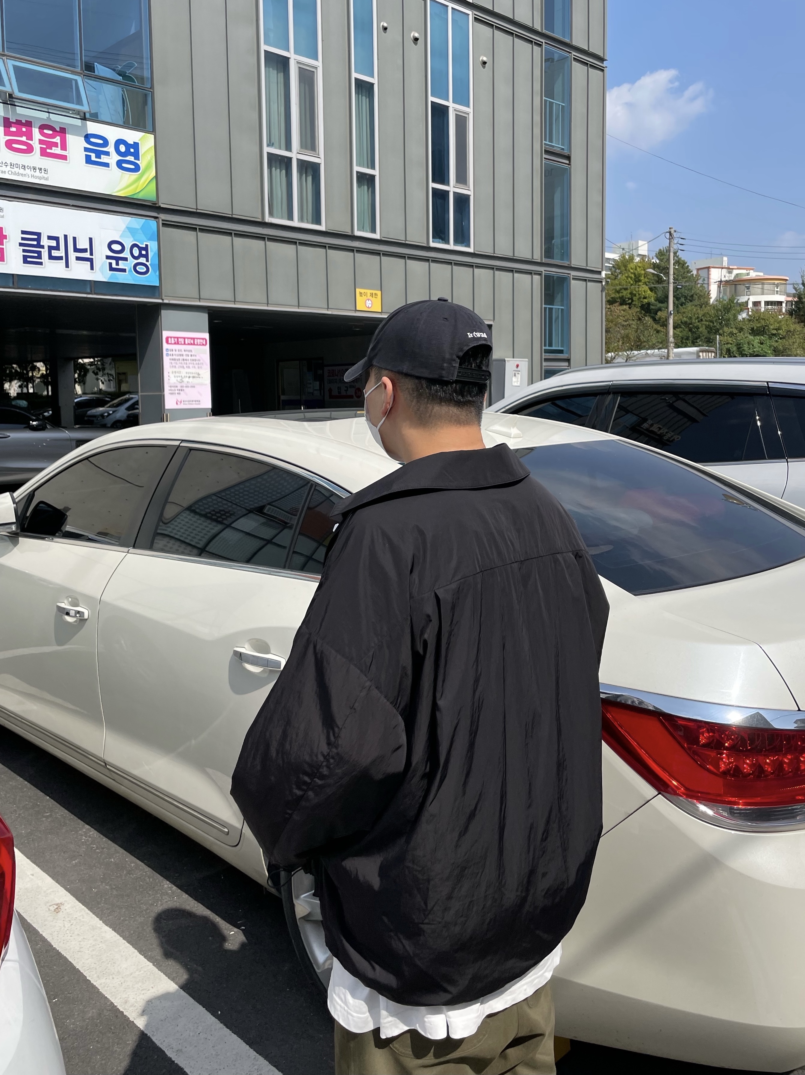 Adidas Yeezy Foam RNNR Ararat 착용 스타일 - 3