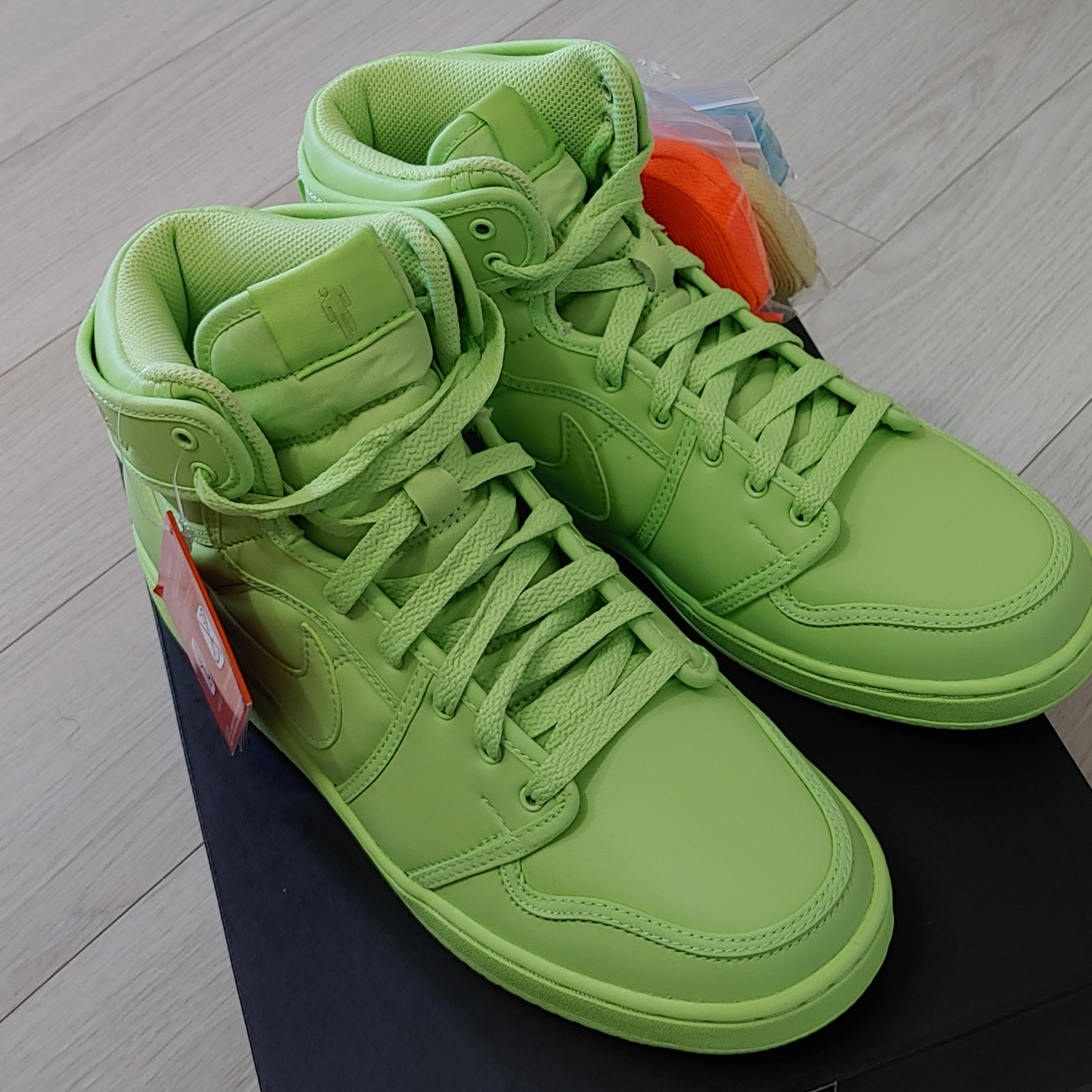(W) Jordan 1 x Billie Eilish KO SP Lime Green 착용 스타일 - 4