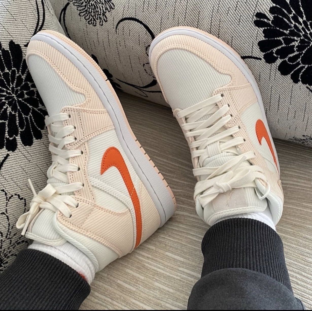 (W) Jordan 1 Mid SE Corduroy 착용 스타일 - 3