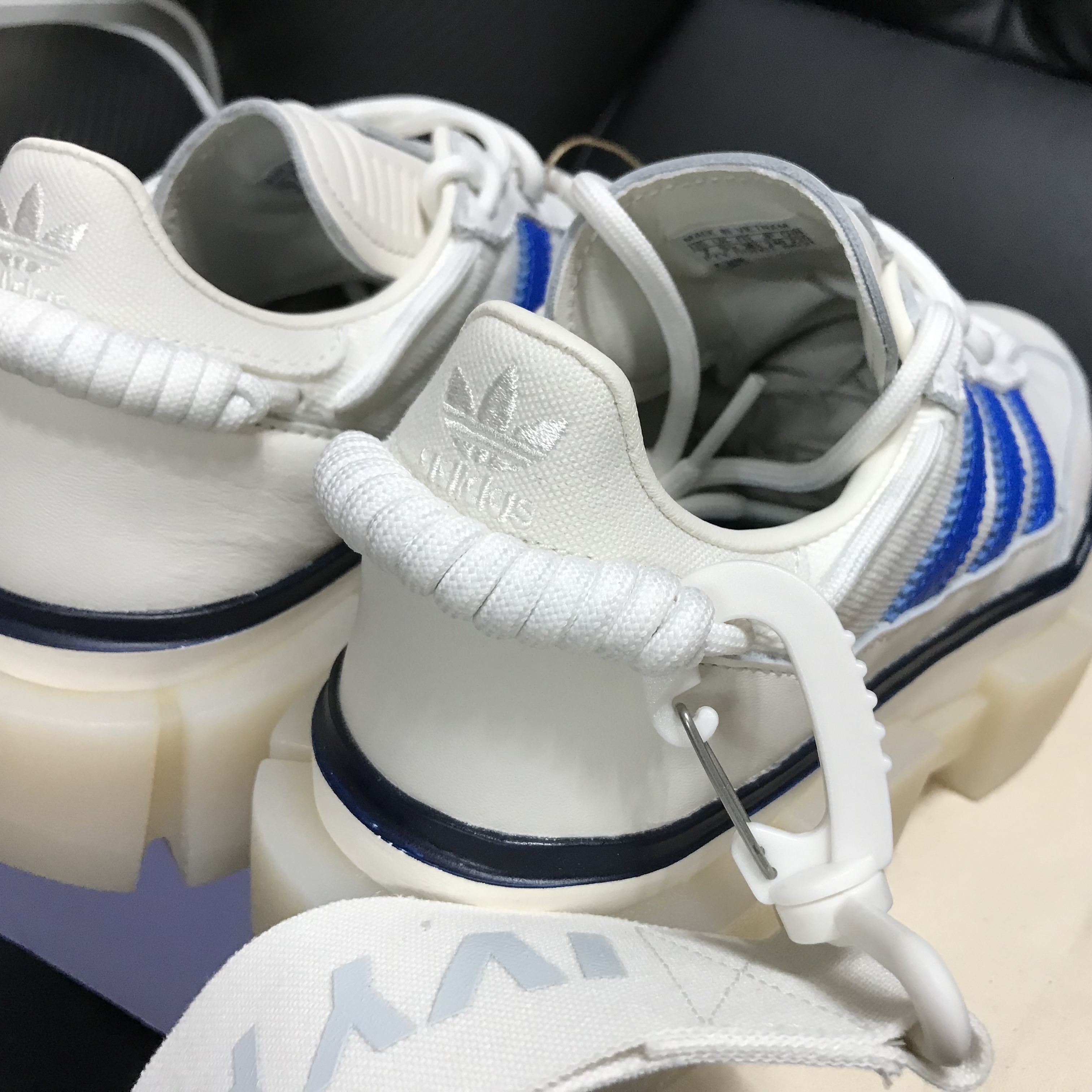 (W) Adidas x Beyonce Ivy Park Super Sleek Chunky White Glow Blue 착용 스타일 - 3