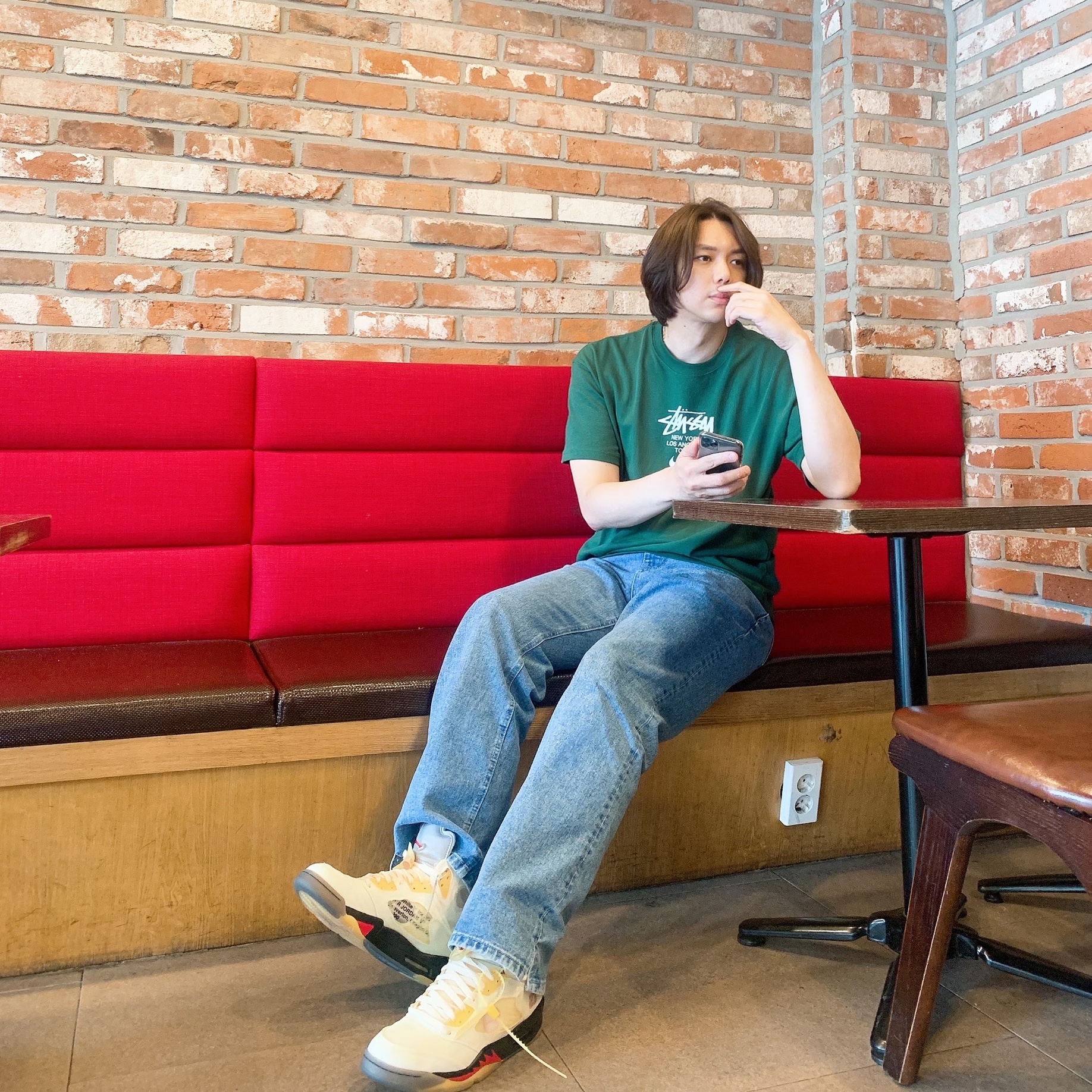 Jordan 5 x Off-White Retro SP Sail Fire Red, Nike x Stussy WT T-Shirt Green - Asia 착용 스타일