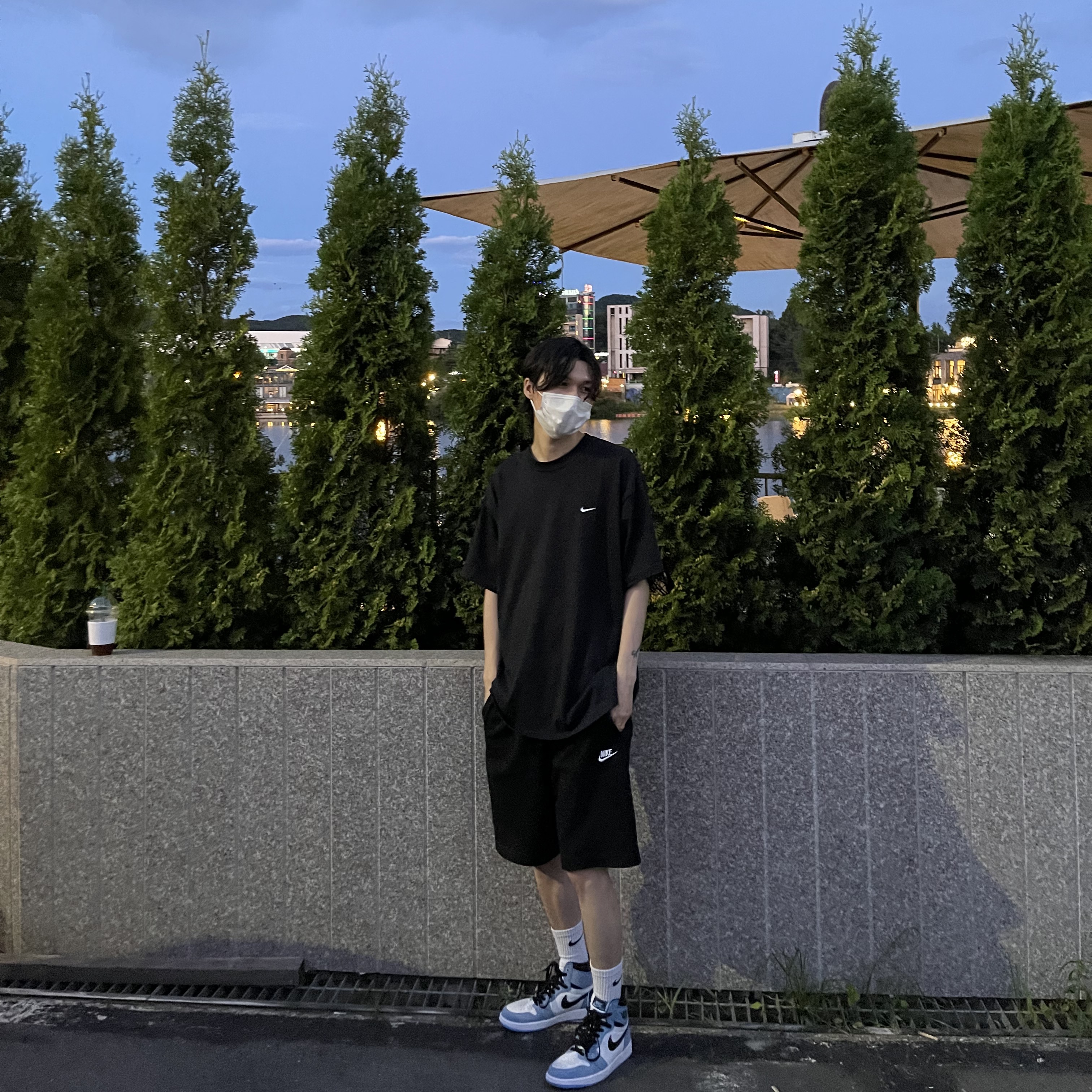 Nike NRG Solo Swoosh T-Shirt Black - US/EU, Jordan 1 Retro High OG University Blue 착용 스타일