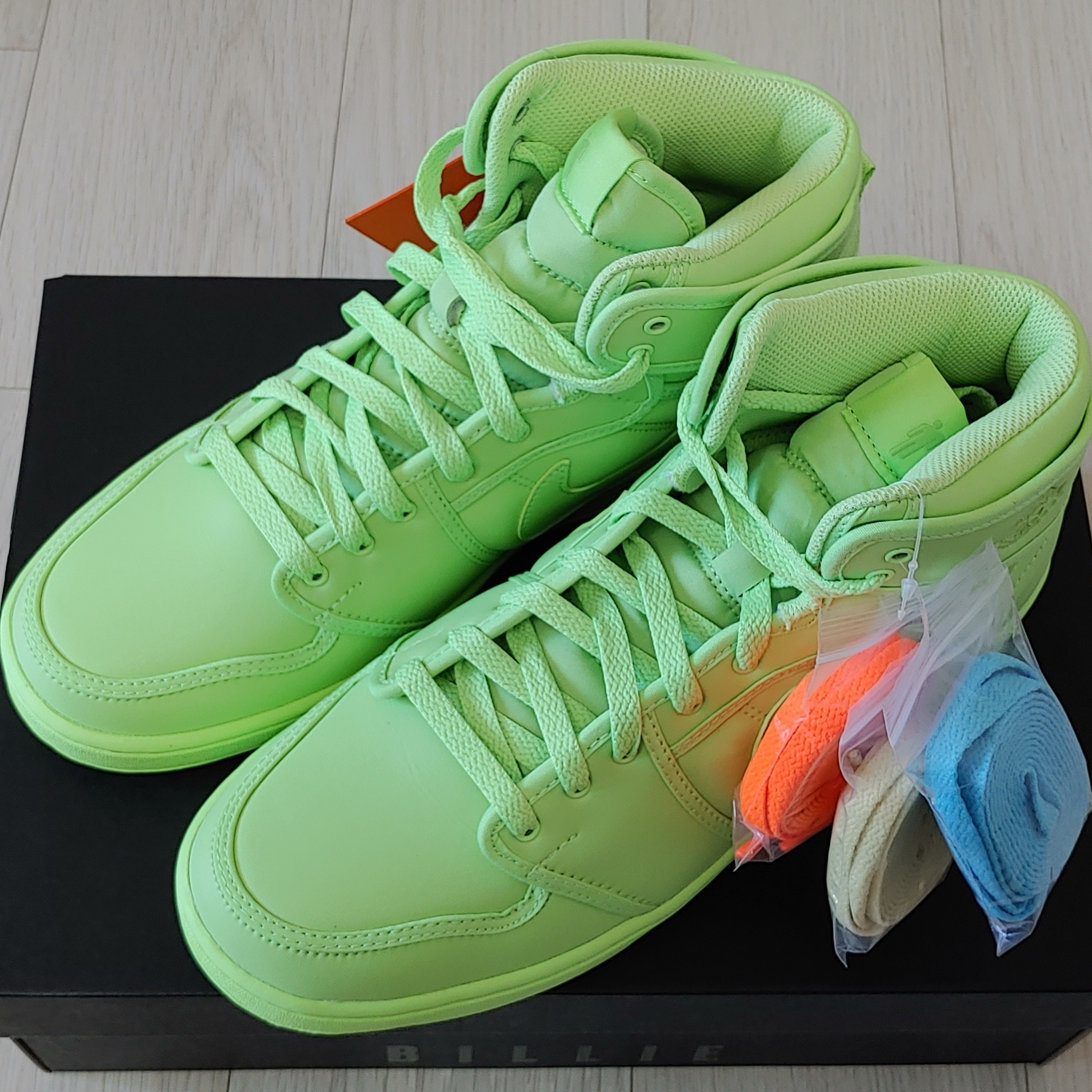 (W) Jordan 1 x Billie Eilish KO SP Lime Green 착용 스타일 - 2