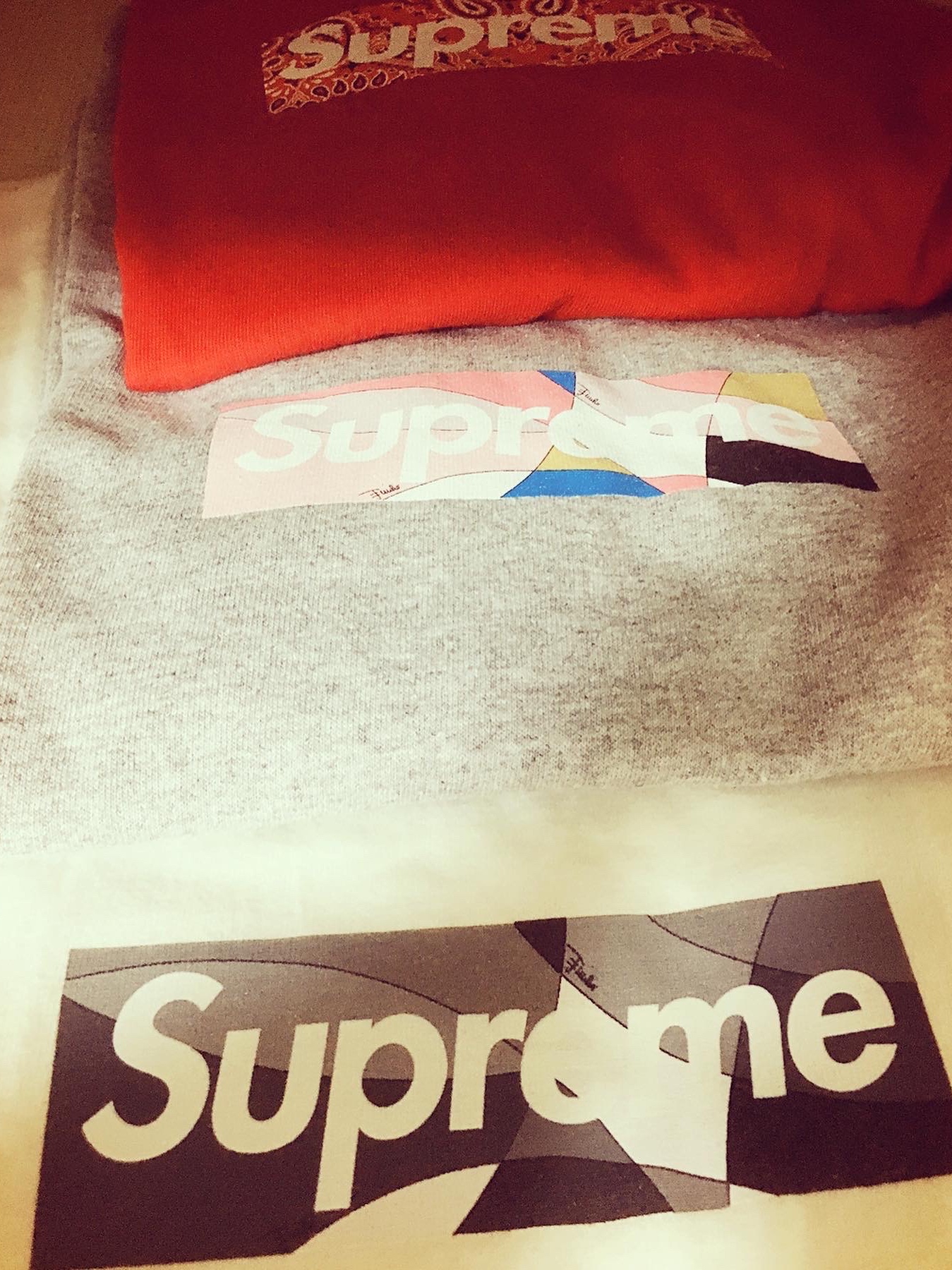 Supreme x The North Face Arc Logo Mountain Parka Red - 19SS, Supreme Hole Punch Denim Trucker Jacket Blue - 20SS 착용 스타일 - 2
