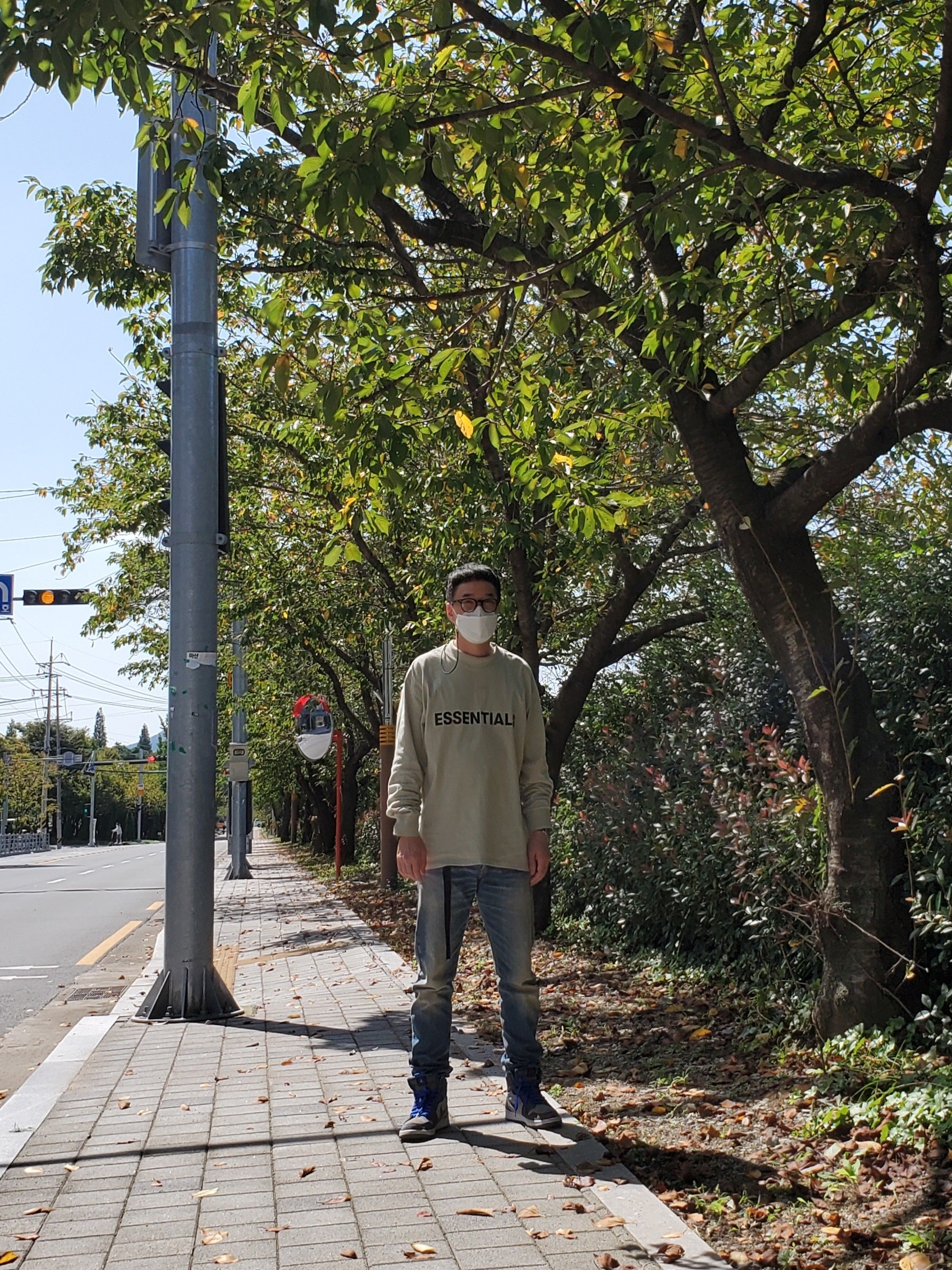 Essentials 3D Silicon Applique Boxy Long Sleeve T-Shirt Alfafa Sage - 20FW, Essentials Denim Pants Dark Indigo Wash - 21SS 착용 스타일 - 1