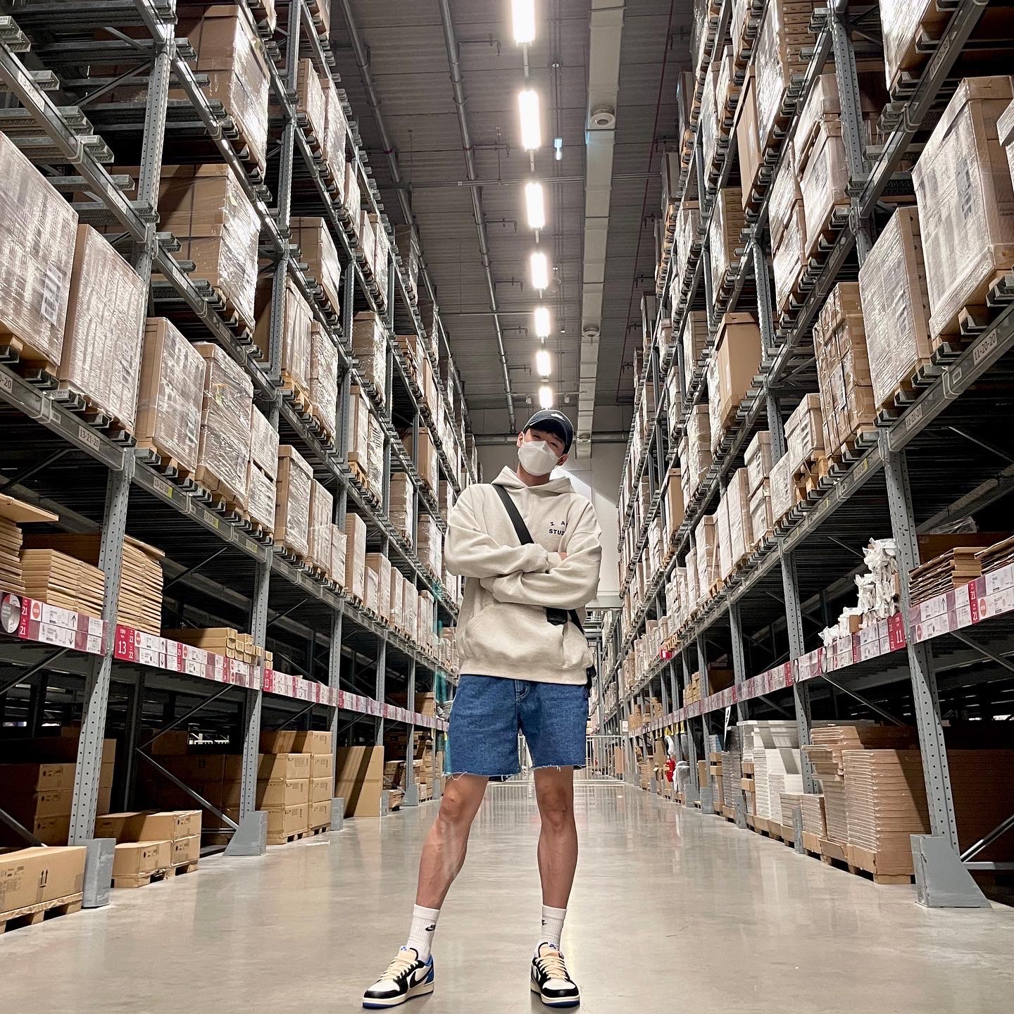 IAB Studio Hoodie Oatmeal Gray - 21SS, Jordan 1 x Travis Scott x Fragment Retro Low OG SP Military Blue 착용 스타일 - 1