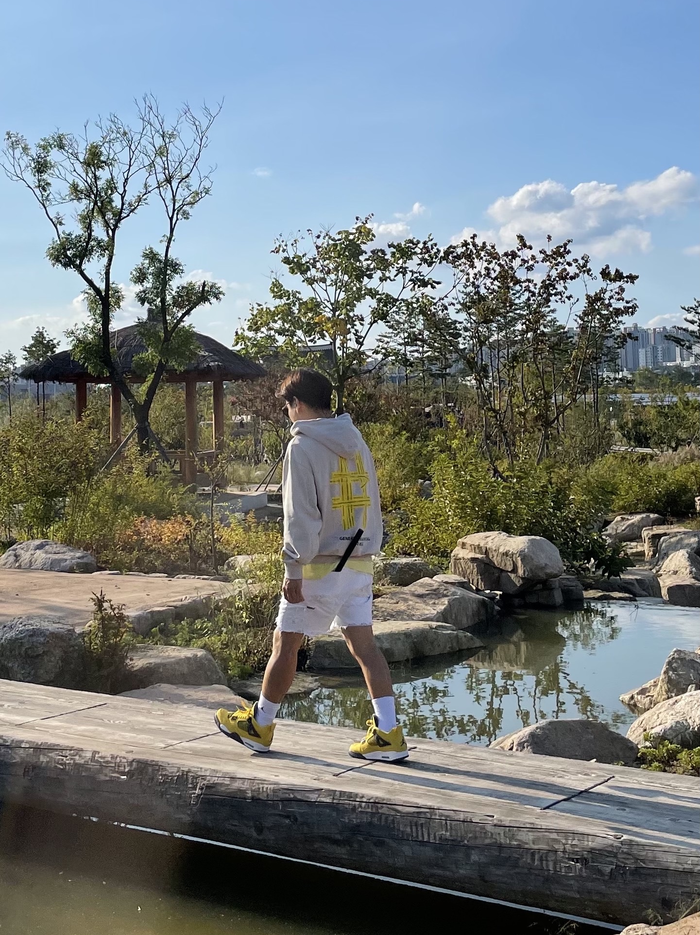 Jordan 4 Retro Tour Yellow 착용 스타일