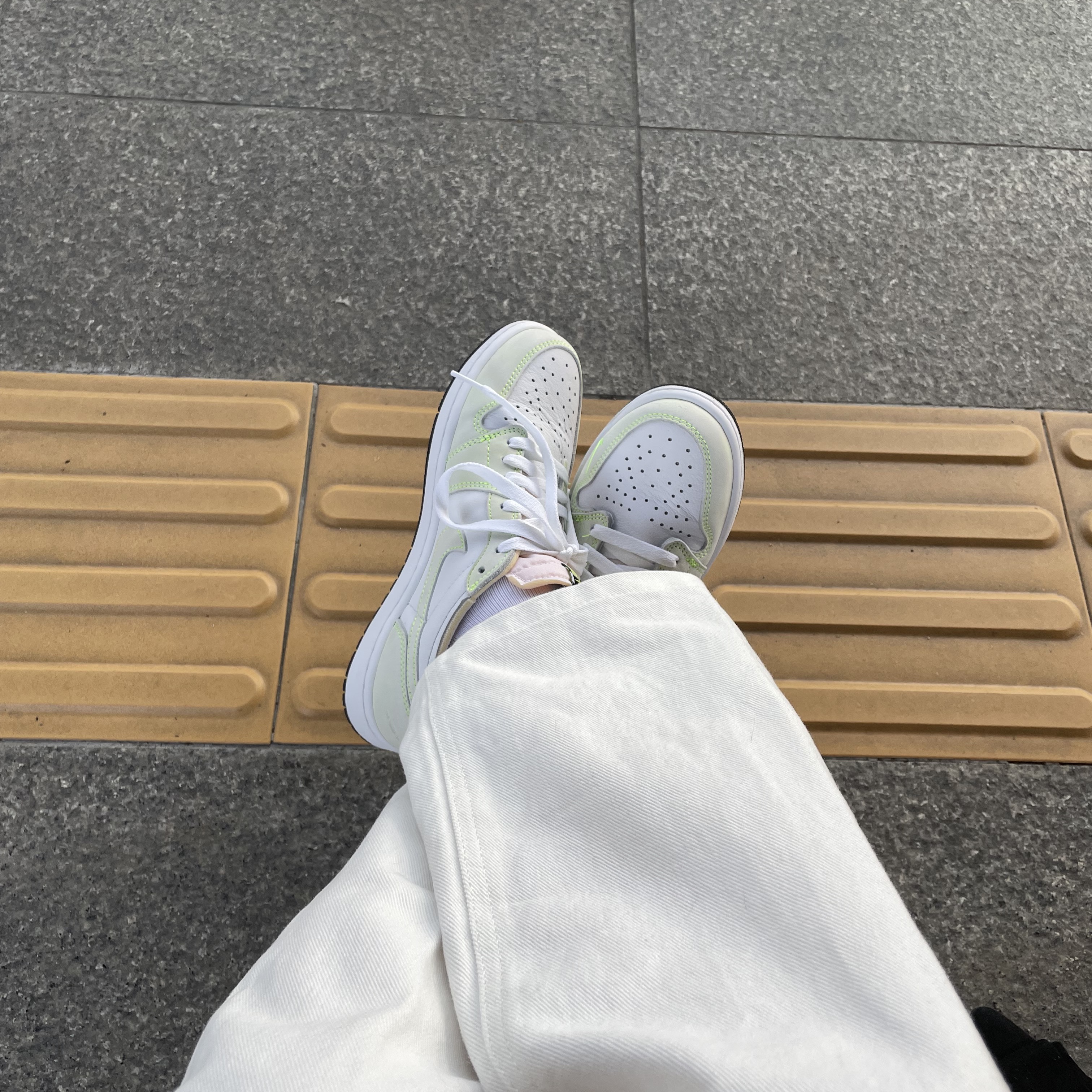 Jordan 1 Low OG Ghost Green 착용 스타일