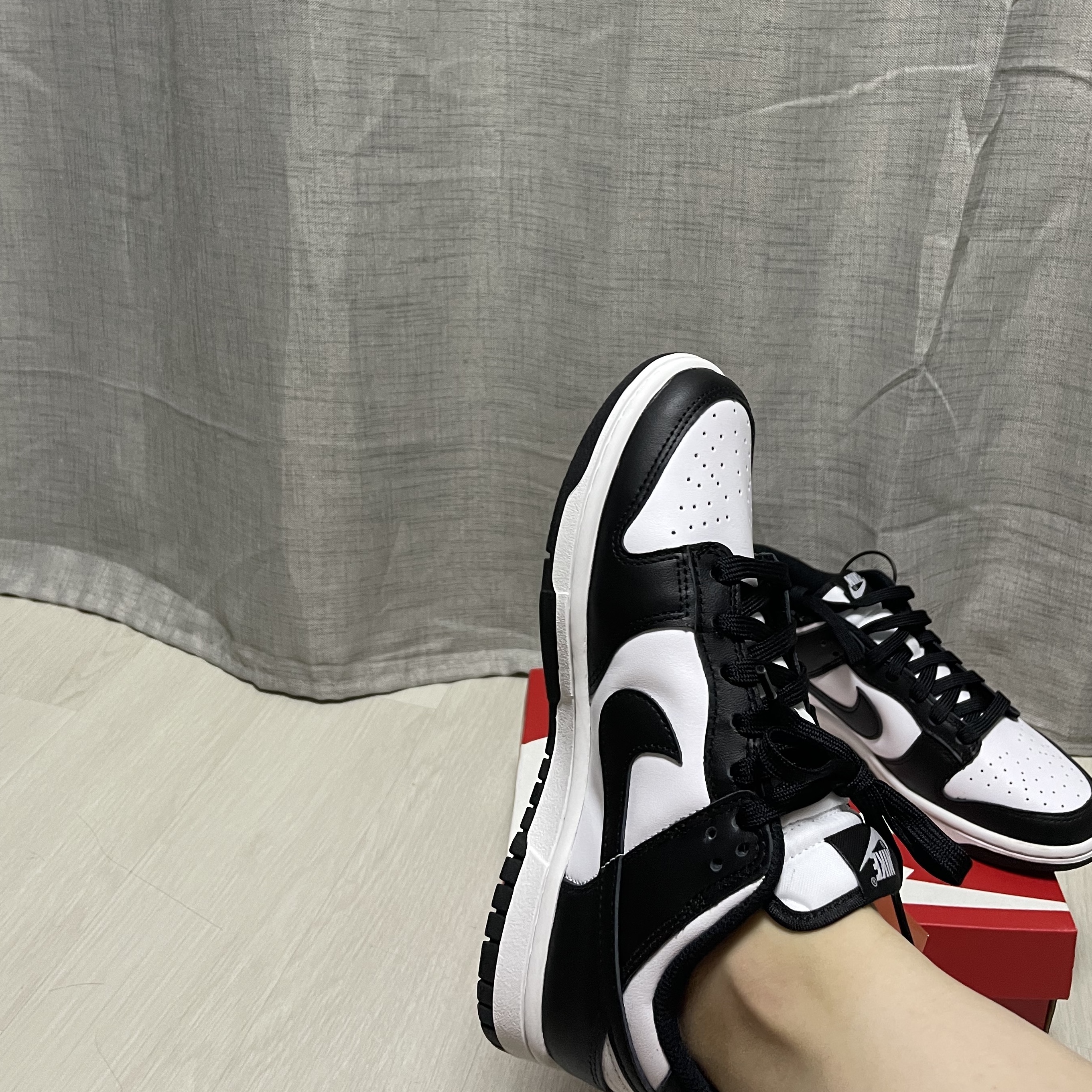 (W) Nike Dunk Low Black 착용 스타일 - 2
