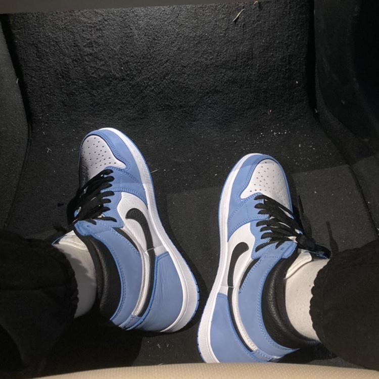 Jordan 1 Retro High OG University Blue 착용 스타일