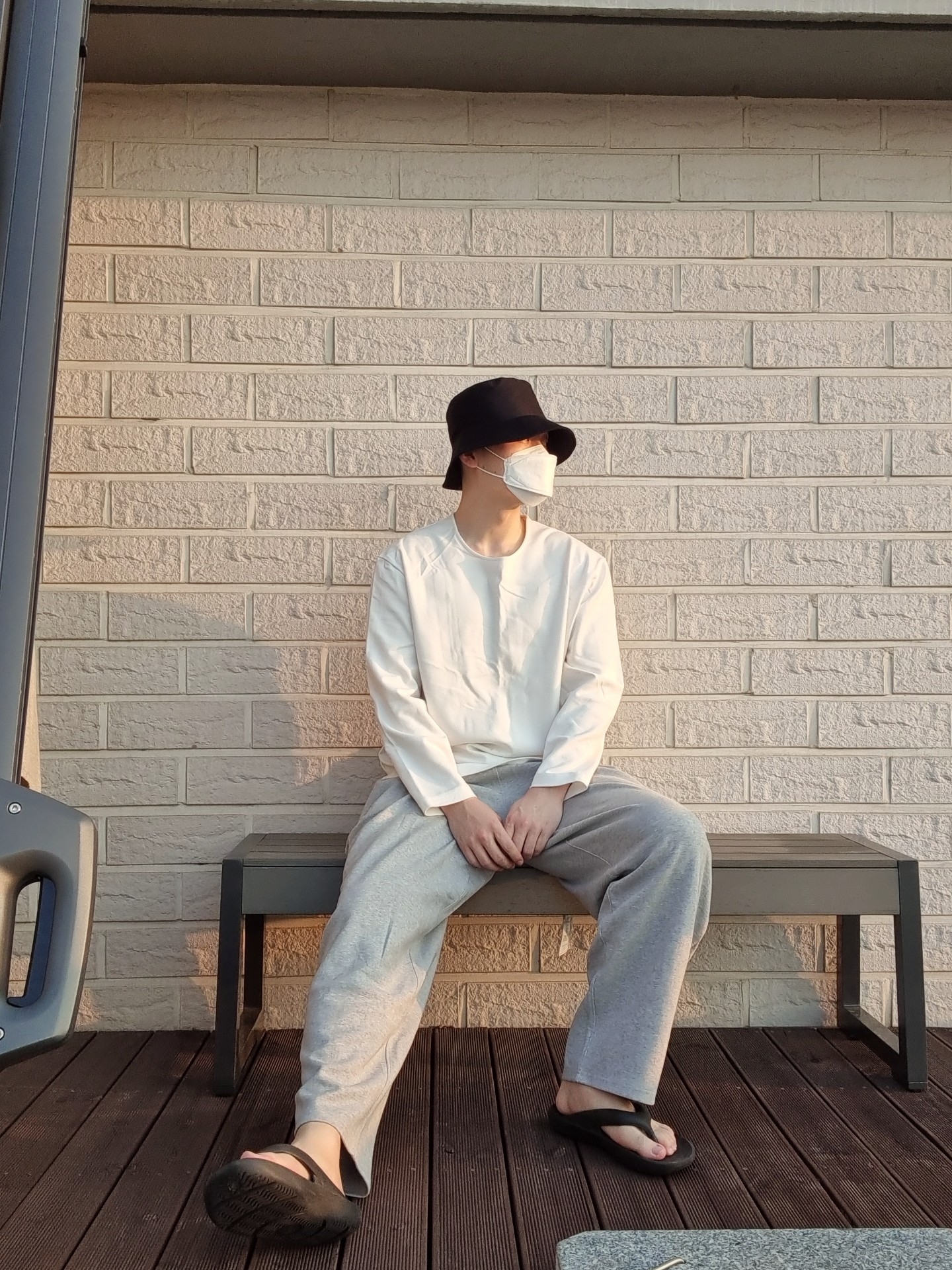 New Balance x Taw&Toe Flip Flop Black 착용 스타일