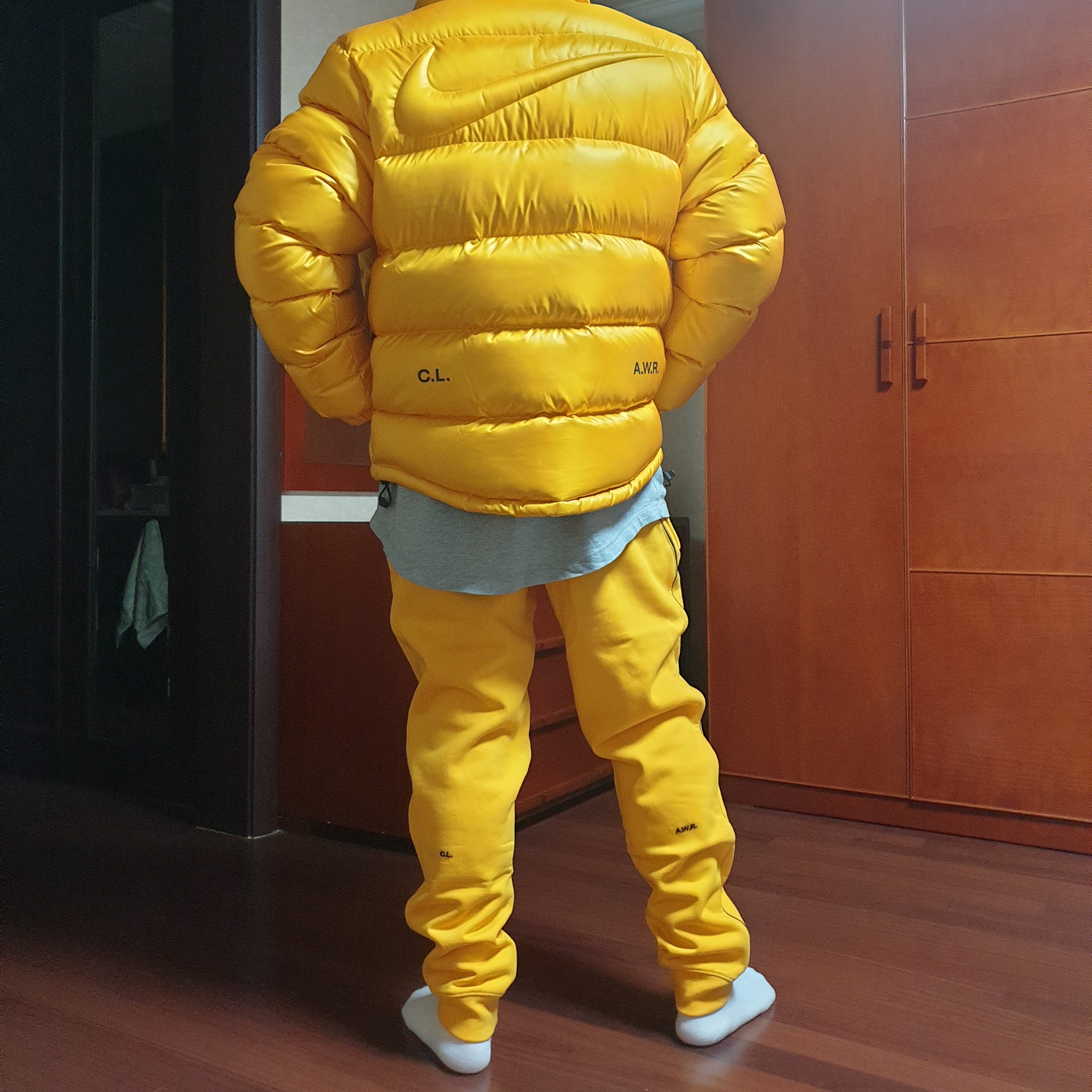 Nike x Drake Nocta Fleece Pants University Gold - US/EU, Nike x Drake Nocta Puffer Jacket University Gold - US/EU 착용 스타일