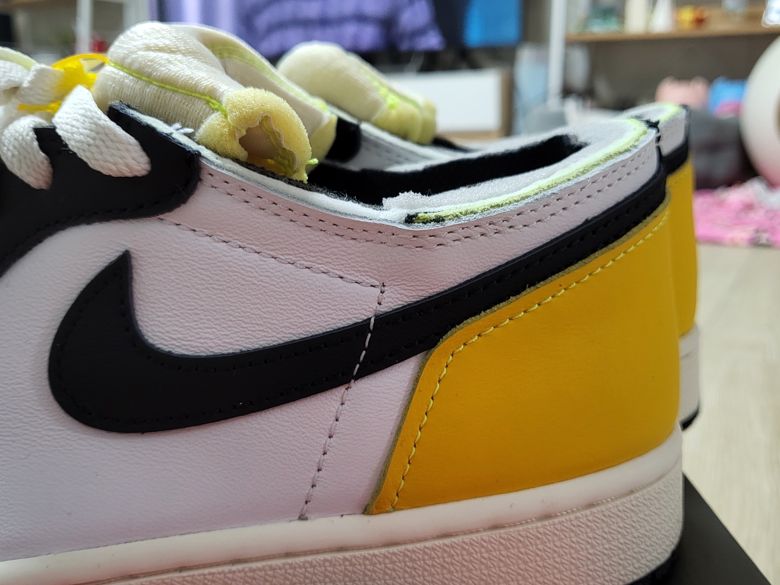 Jordan 1 Retro High OG Volt Gold 착용 스타일 - 3