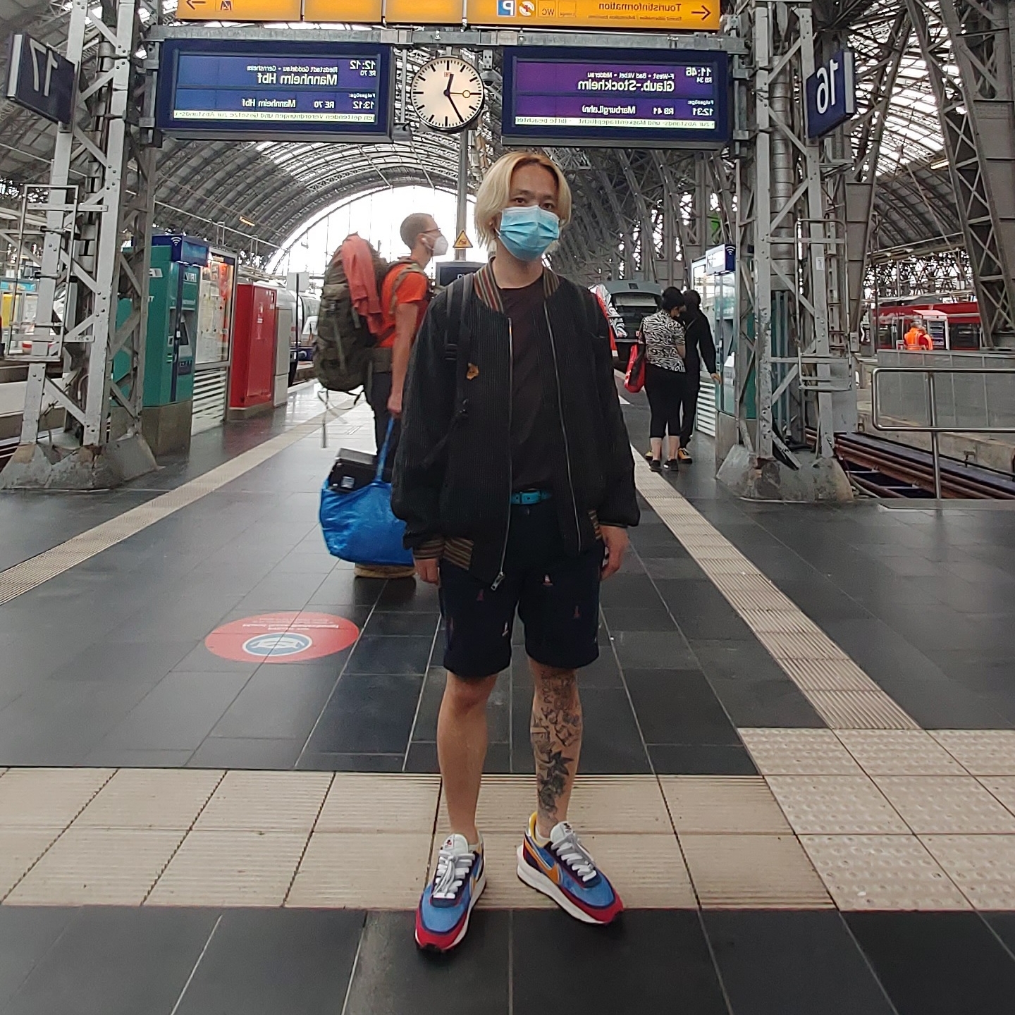 Nike x Sacai LDWaffle Blue Multi 착용 스타일