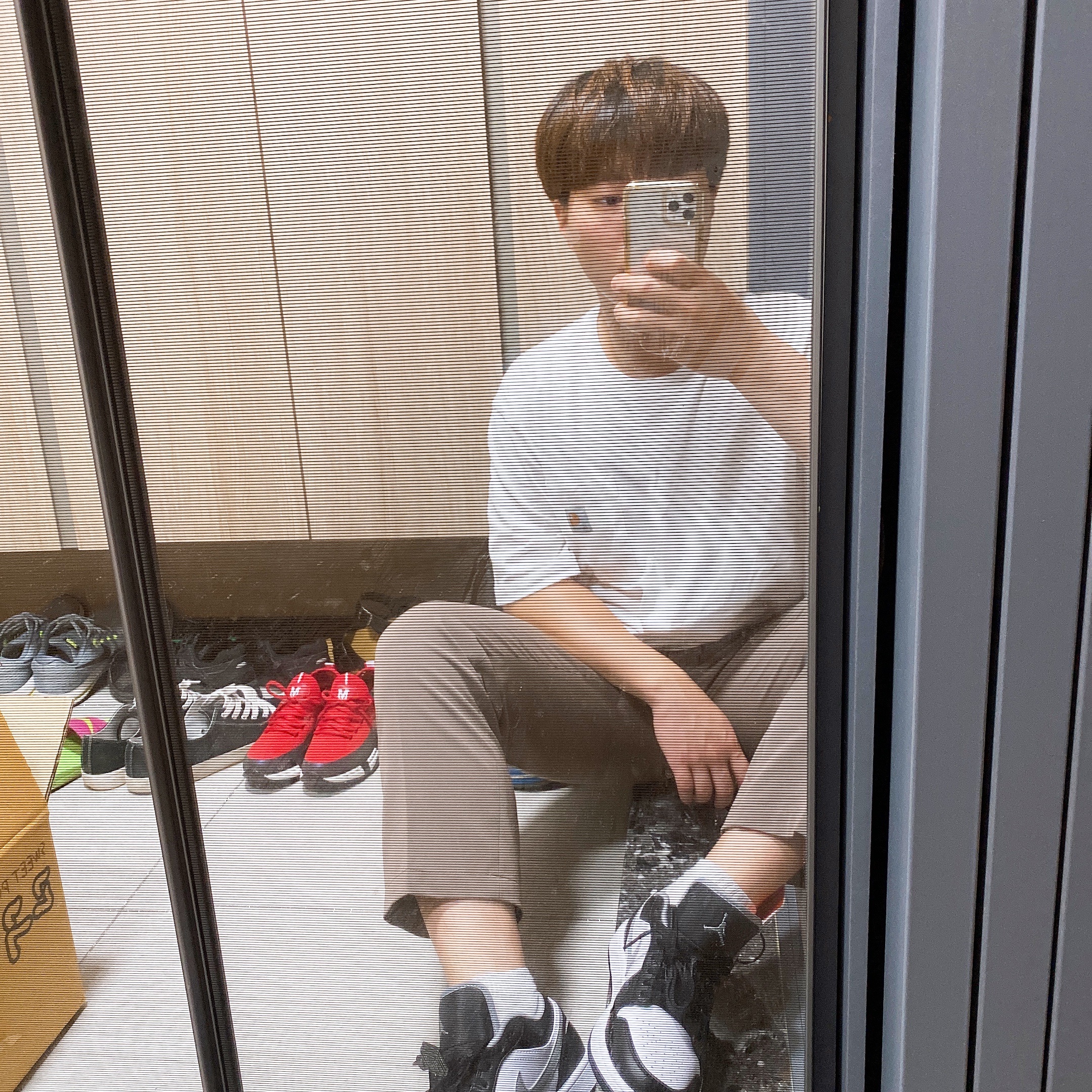 Jordan 1 Low Black Particle Grey 착용 스타일