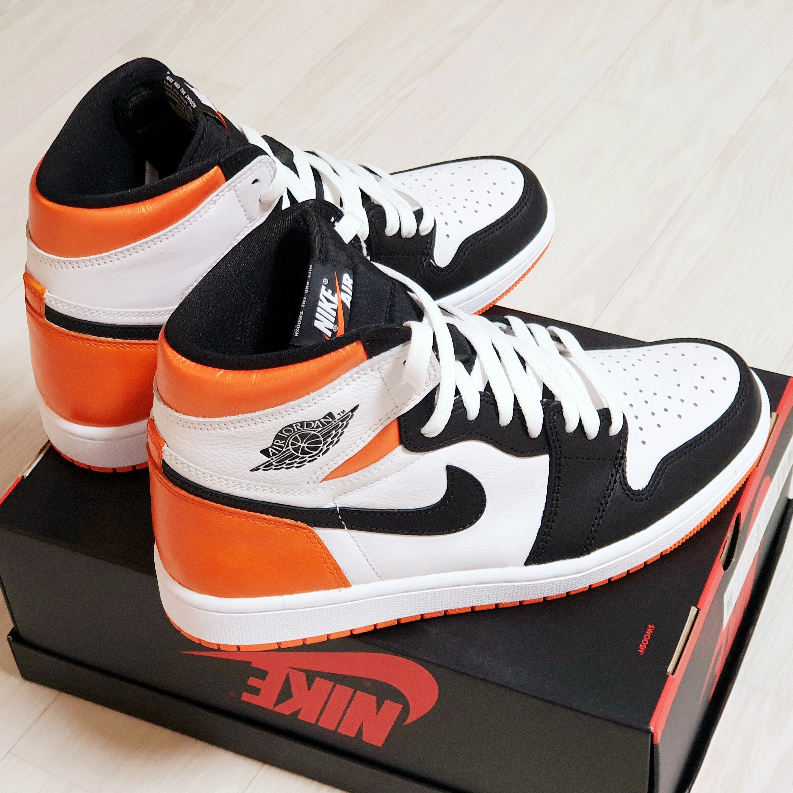 Jordan 1 Retro High OG Electro Orange 착용 스타일