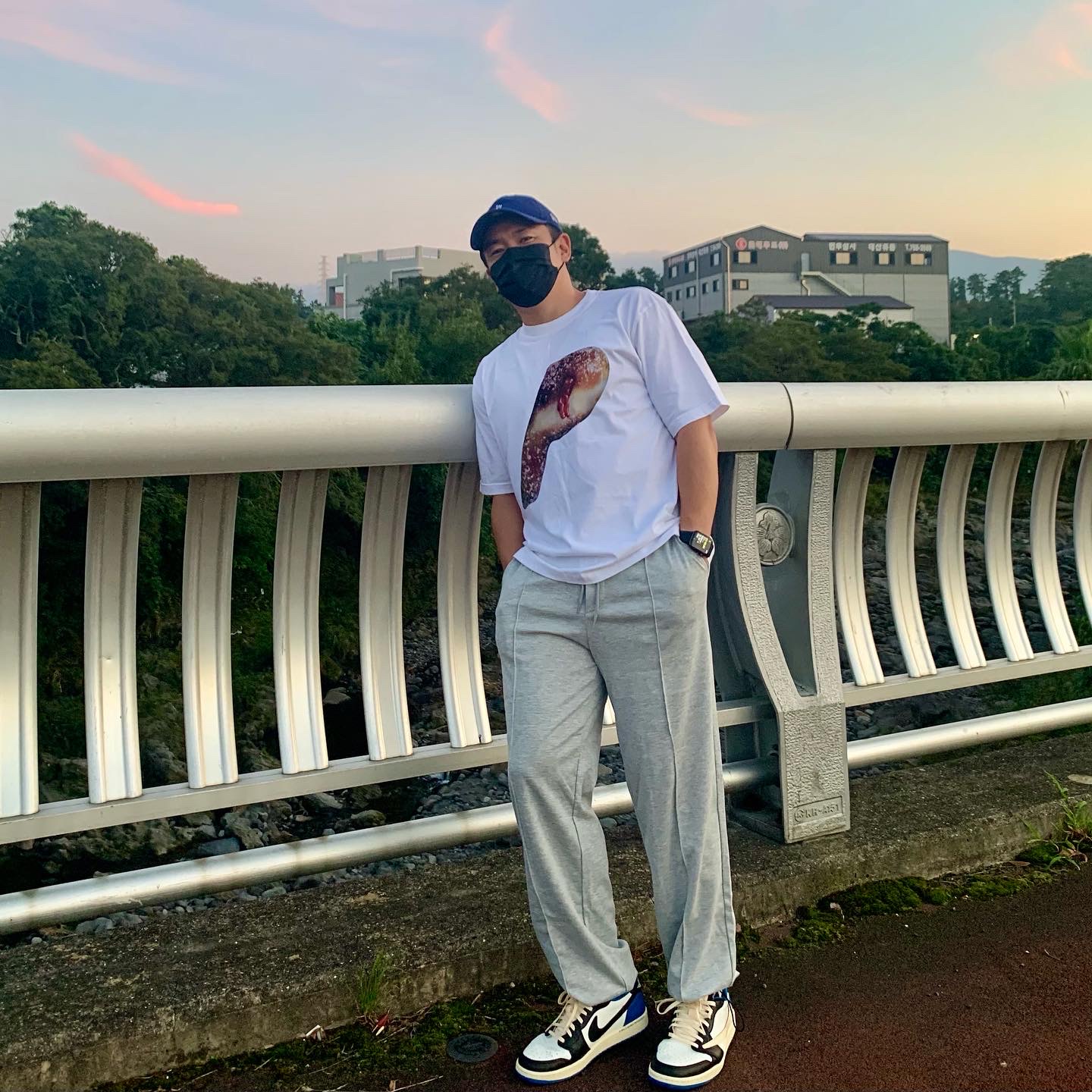 Jordan 1 x Travis Scott x Fragment Retro Low OG SP Military Blue 착용 스타일