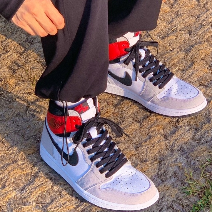 Jordan 1 Retro High OG Light Smoke Grey 착용 스타일 - 1