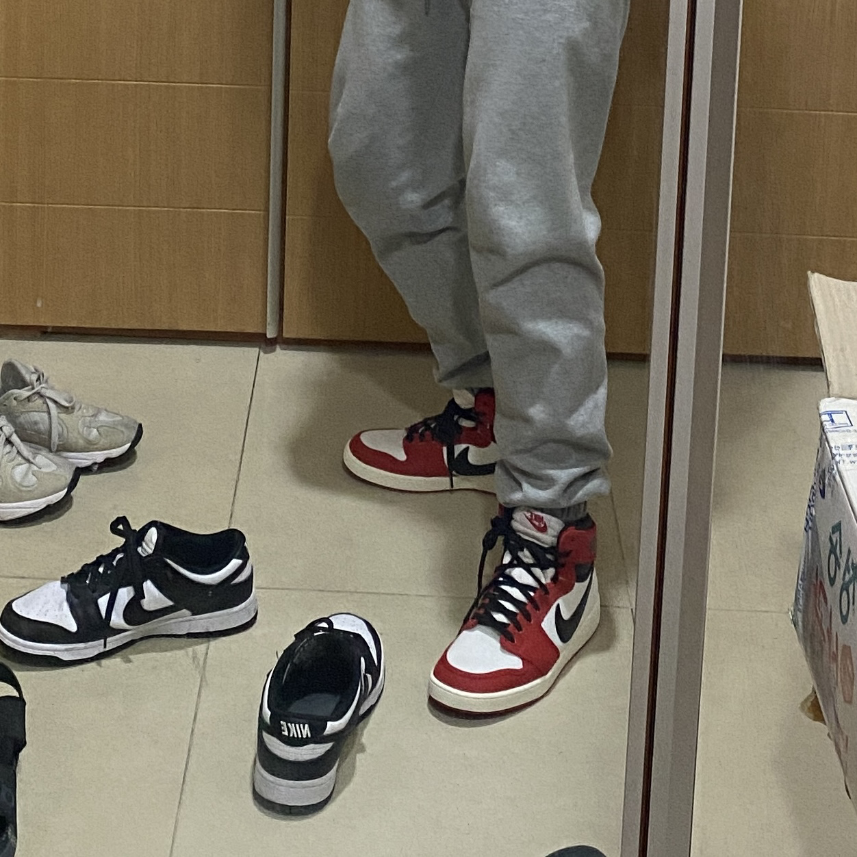 Jordan 1 KO Chicago 2021, Nike Dunk Low Retro Black 착용 스타일 - 2