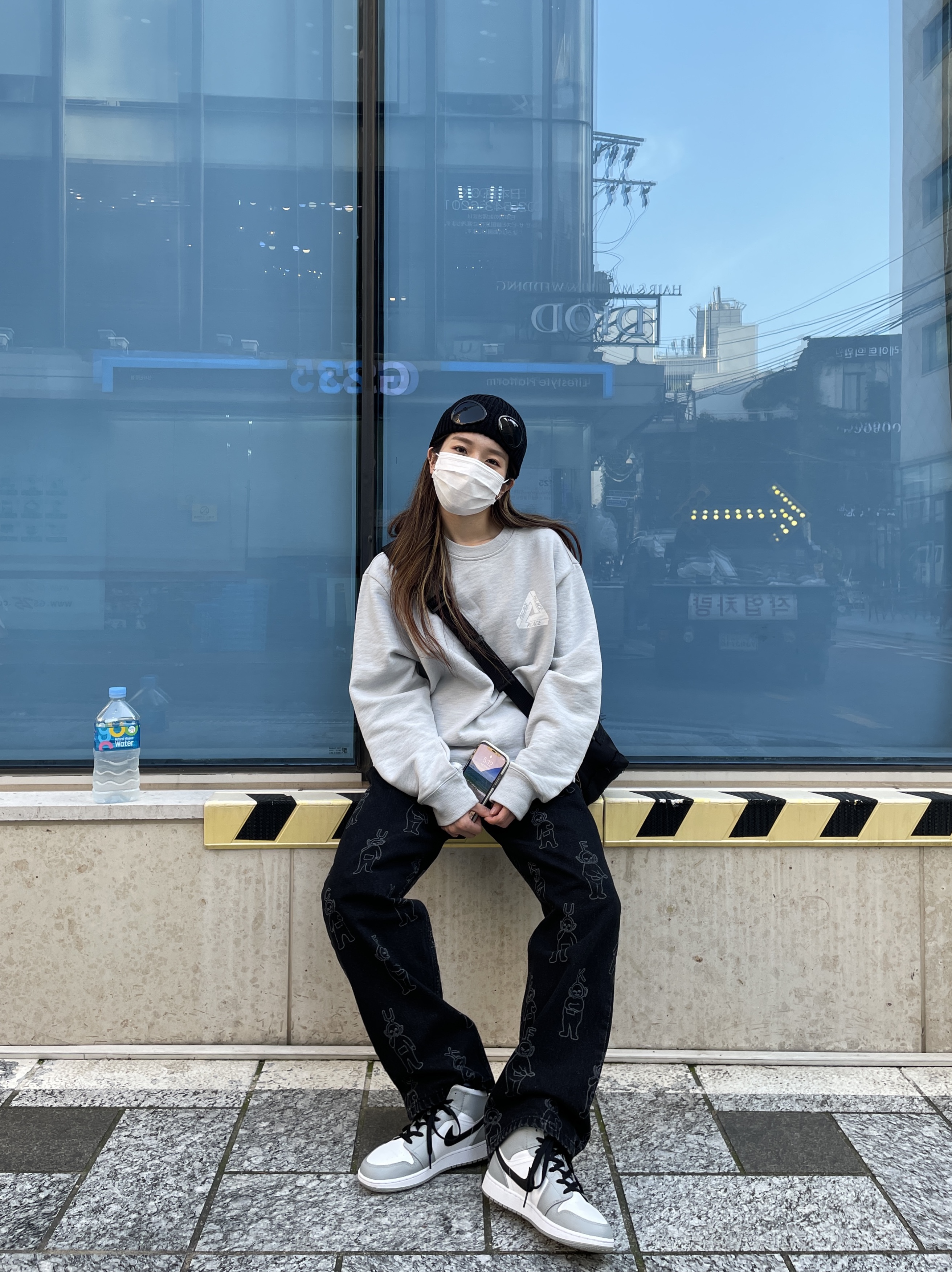 (GS) Jordan 1 Mid Light Smoke Grey, Palace Slub Crew Grey - 21FW 착용 스타일