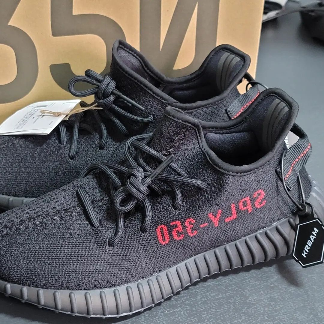 Adidas Yeezy Boost 350 V2 Black Red 2020 착용 스타일