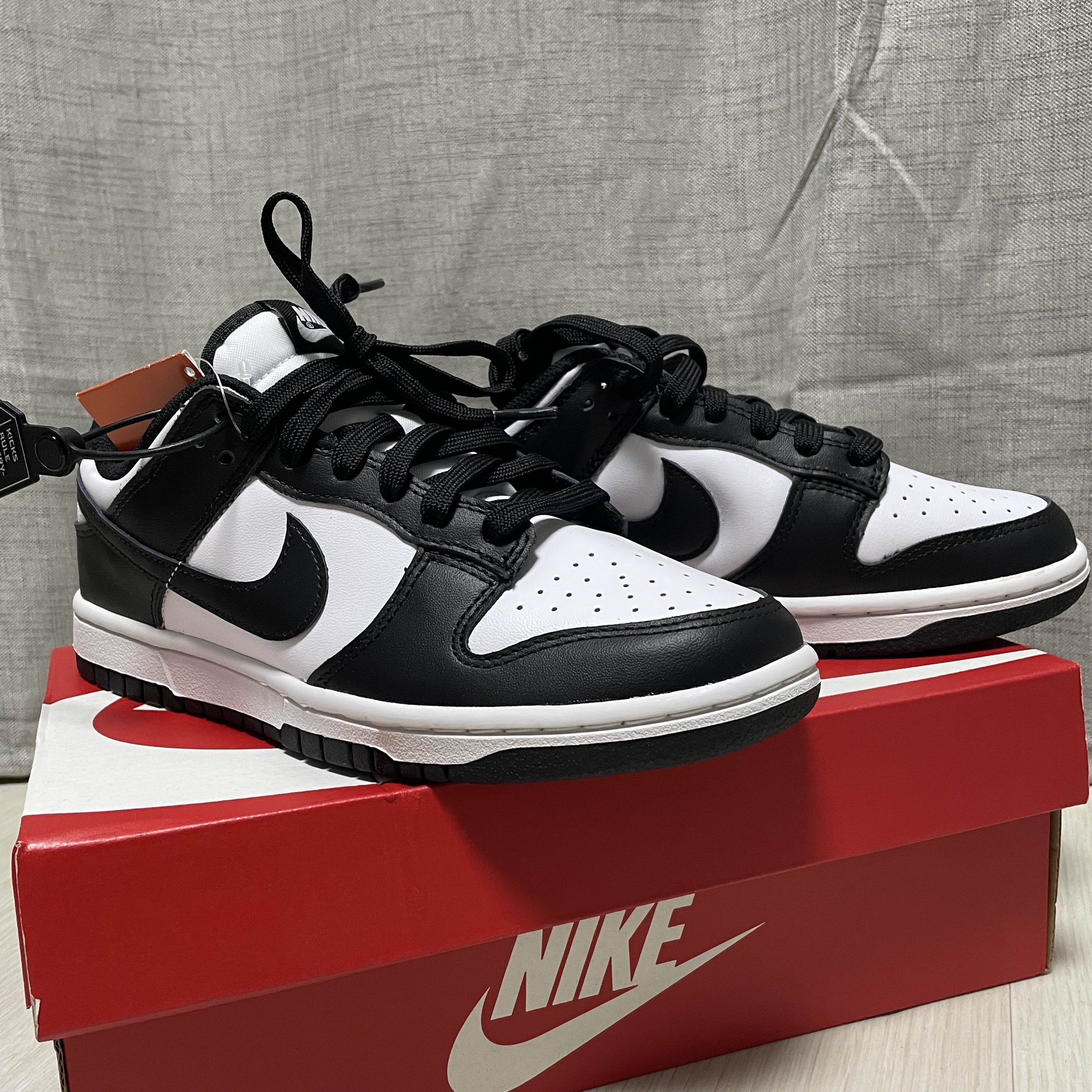 (W) Nike Dunk Low Black 착용 스타일 - 1