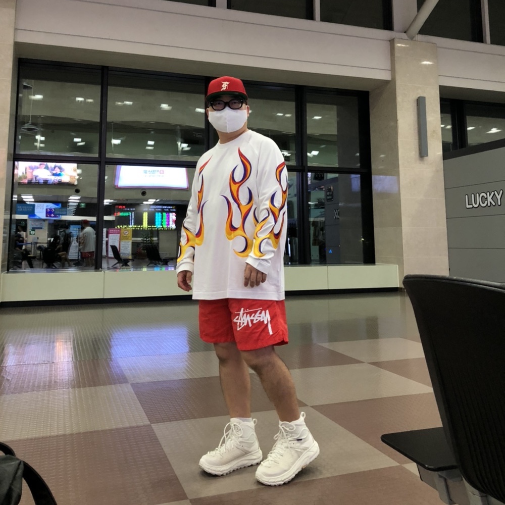 Nike x Stussy Water Shorts Habanero Red, Hoka x Opening Ceremony Tor Ultra Hi 착용 스타일