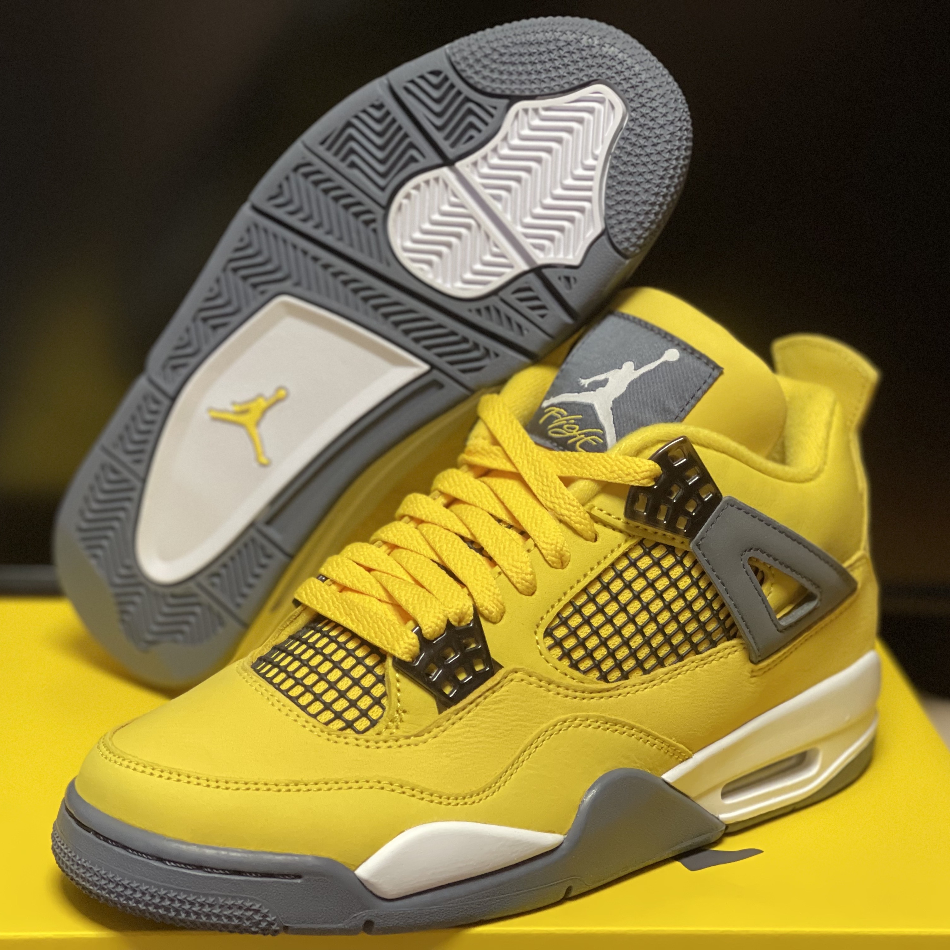 Jordan 4 Retro Tour Yellow 착용 스타일