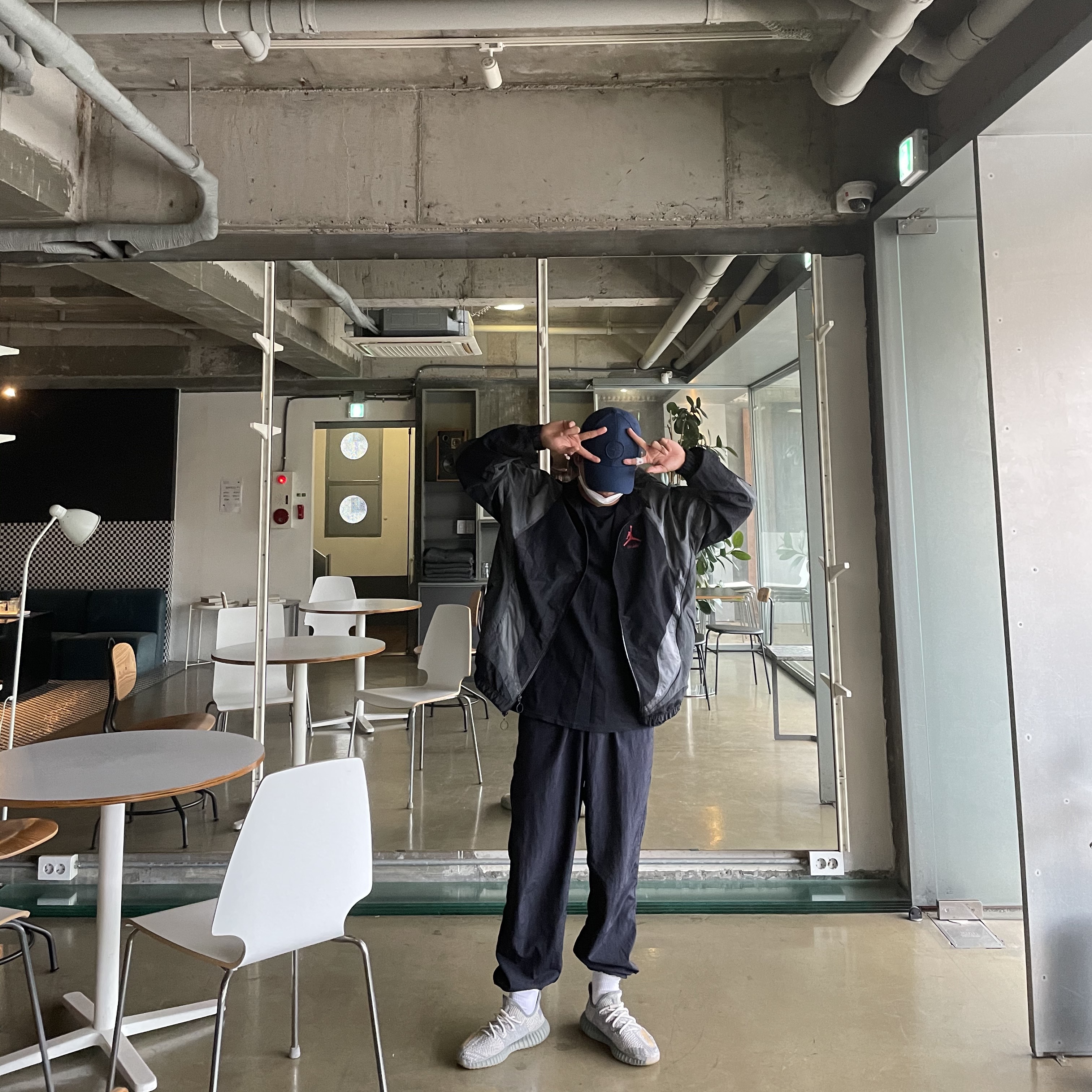 Jordan x Off-White Woven Jacket Black - US/EU, Adidas Yeezy Boost 350 V2 Israfil 착용 스타일