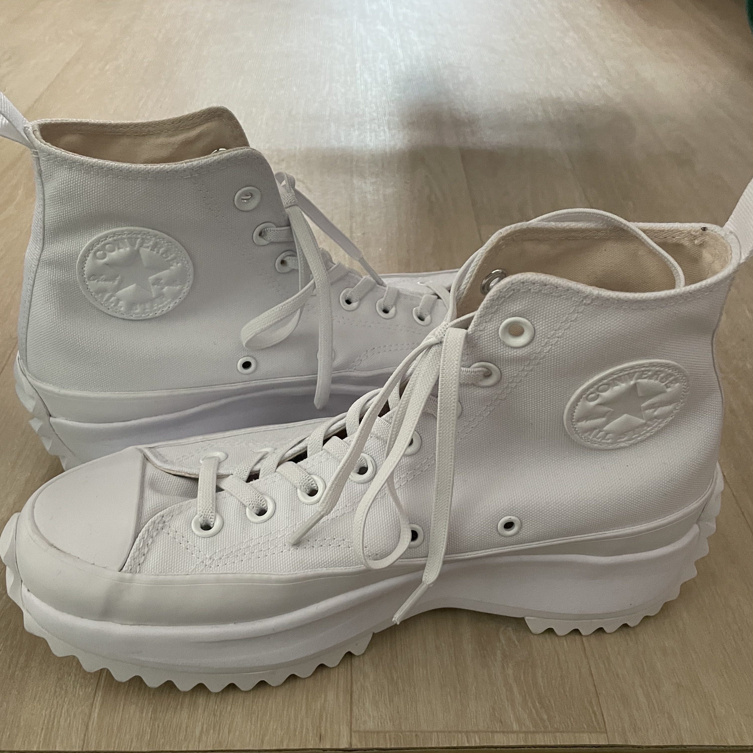Converse Run Star Hike Hi Triple White 착용 스타일