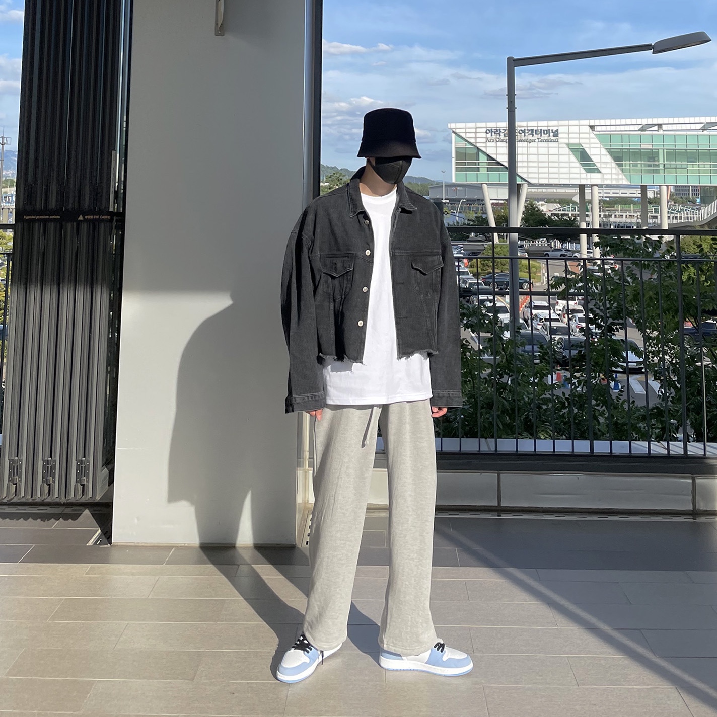 Jordan 1 Retro High OG University Blue 착용 스타일 - 1
