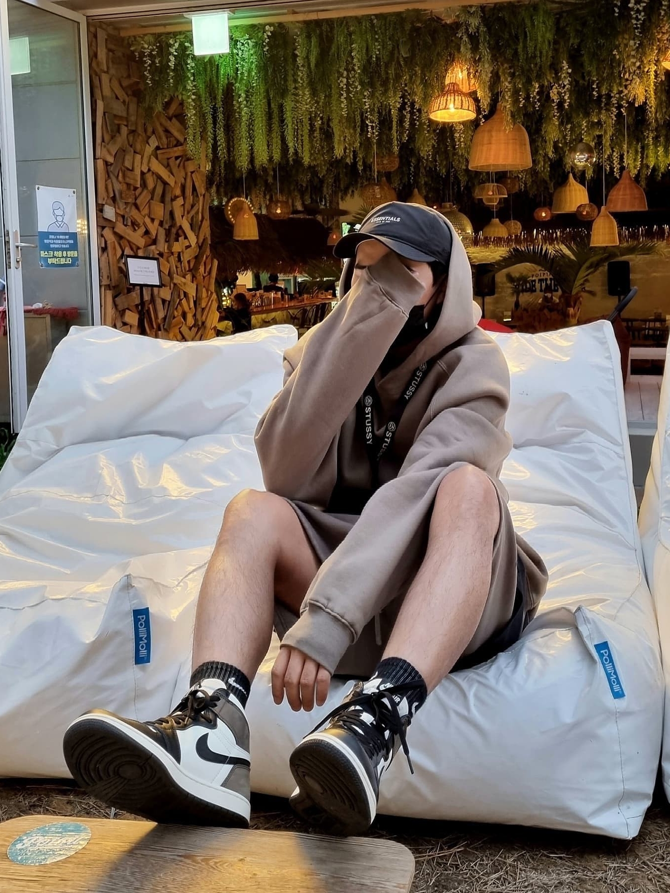 Jordan 1 Retro High OG Black Mocha, Essentials Pull-Over Hoodie Taupe - 21SS 착용 스타일