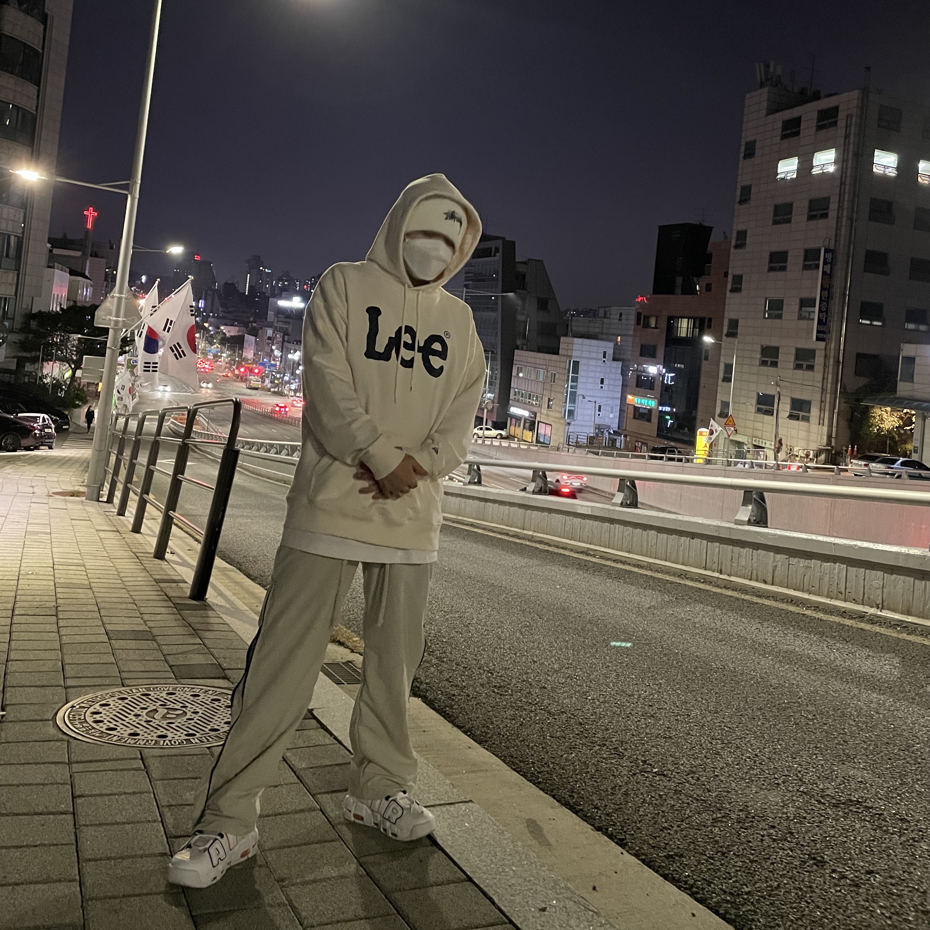 Nike x Stussy Cuff Beanie White, Nike Air More Uptempo Rayguns 착용 스타일 - 1