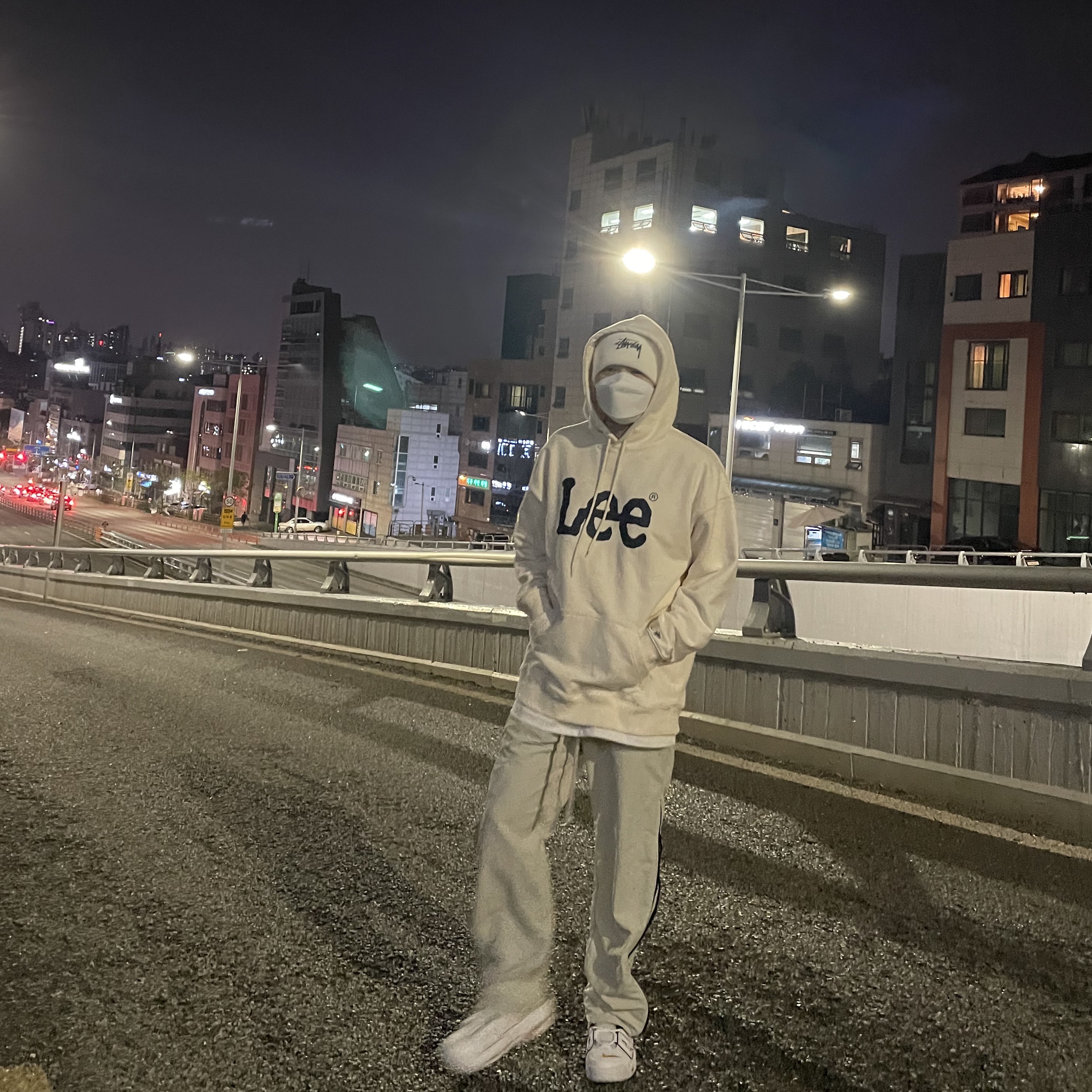 Nike x Stussy Cuff Beanie White, Nike Air More Uptempo Rayguns 착용 스타일 - 3
