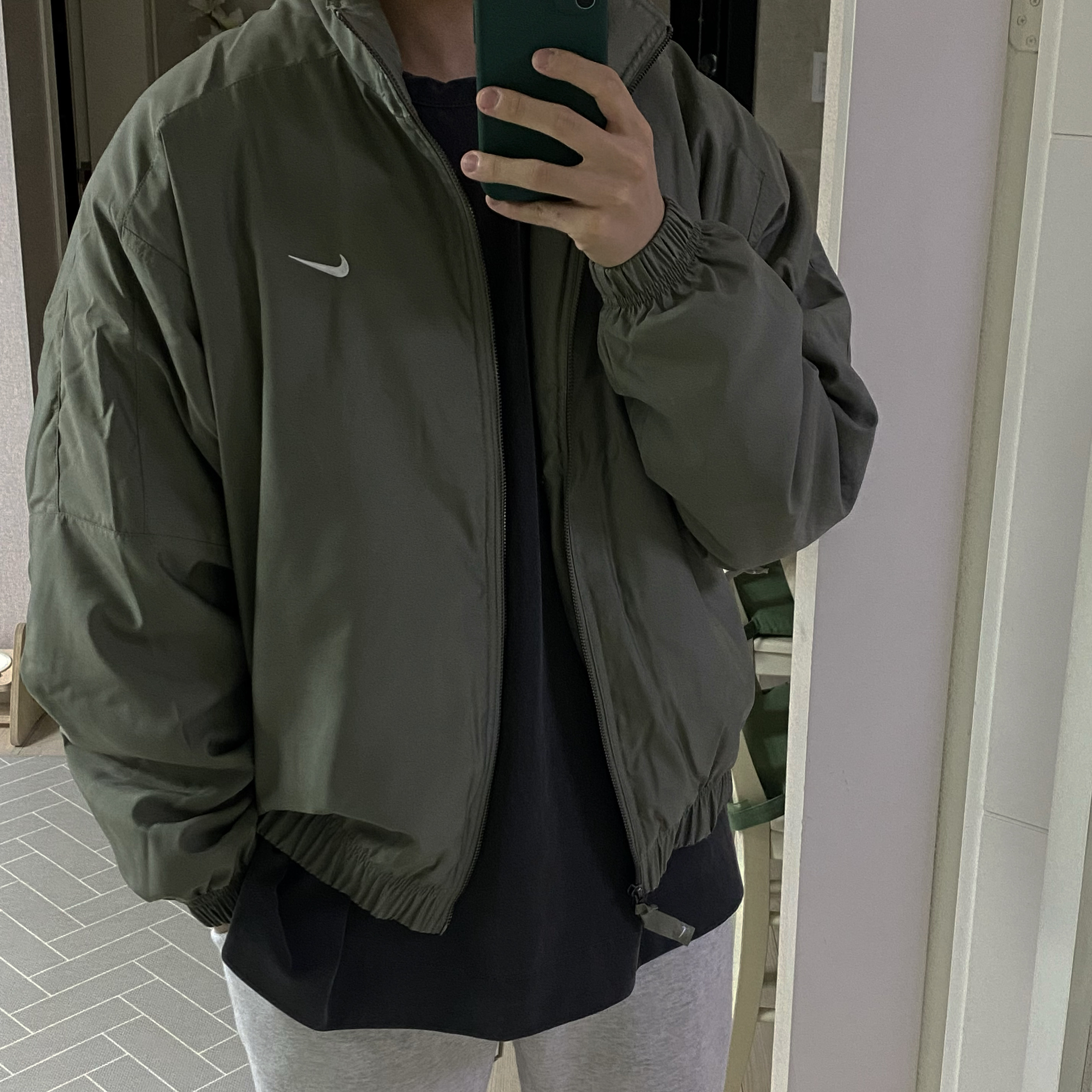 Nike NRG Solo Swoosh Satin Bomber Jacket Light Army - Asia, Nike NRG Solo Swoosh Satin Bomber Jacket Black Kumquat - Asia 착용 스타일