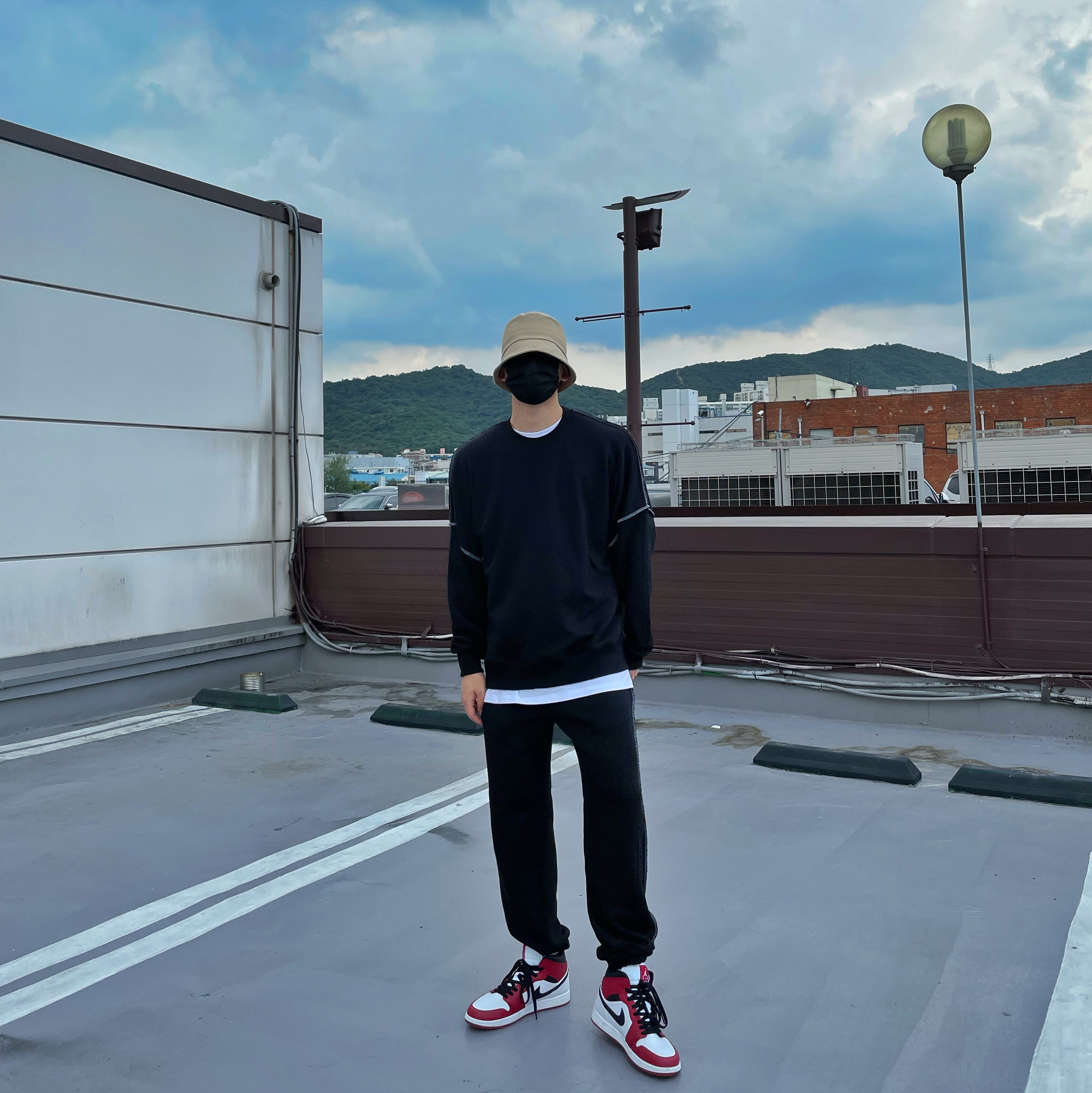 Jordan 1 Mid Chicago 2020 착용 스타일 - 1