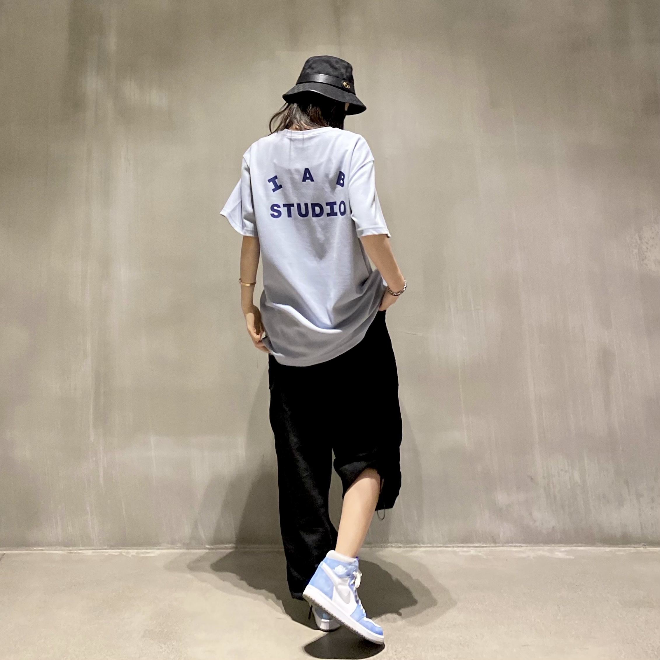 IAB Studio T-Shirt Ash Blue - 21SS, Jordan 1 Retro High OG Hyper Royal 착용 스타일 - 2