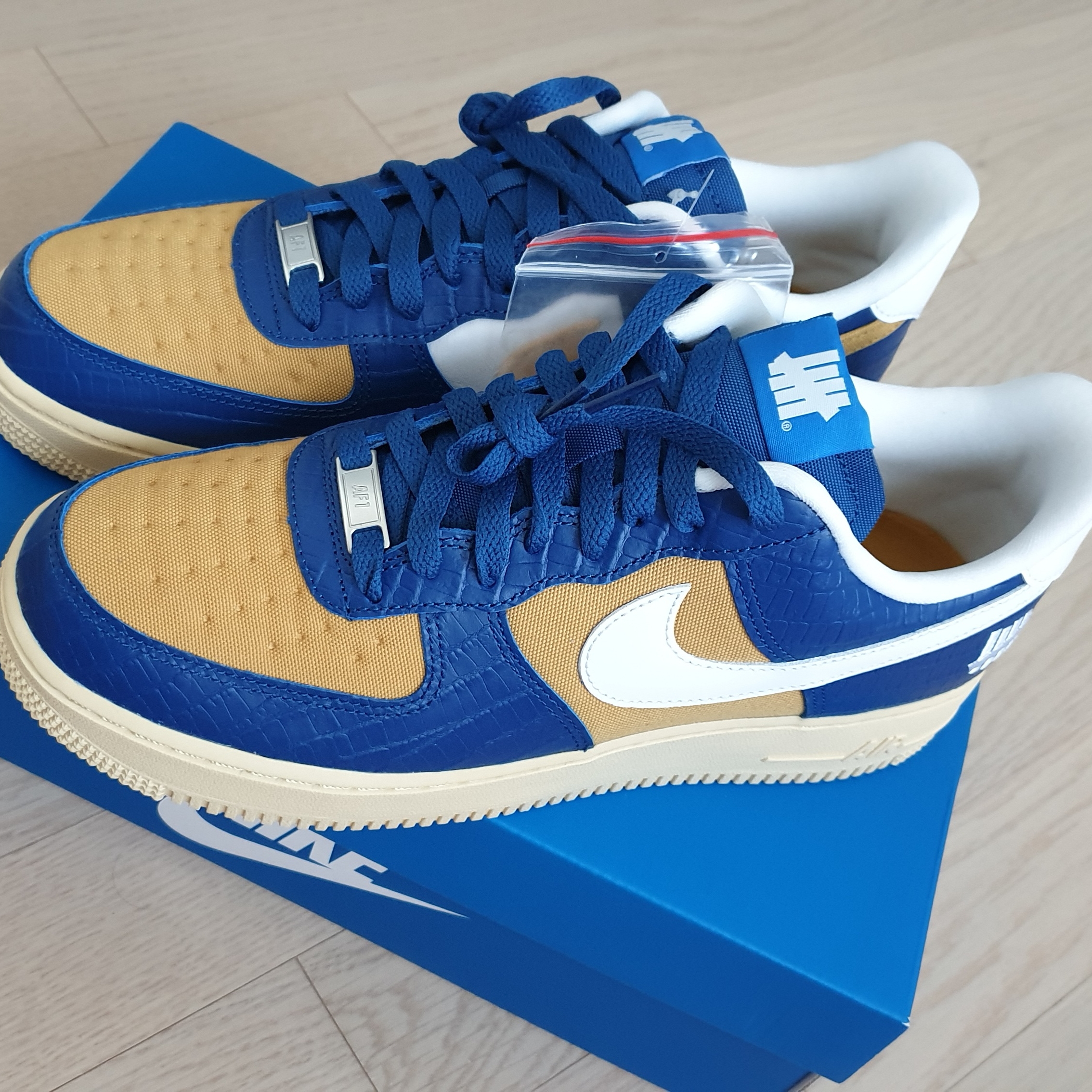 Nike x Undefeated Air Force 1 Low SP 5 On It Court Blue 착용 스타일 - 3
