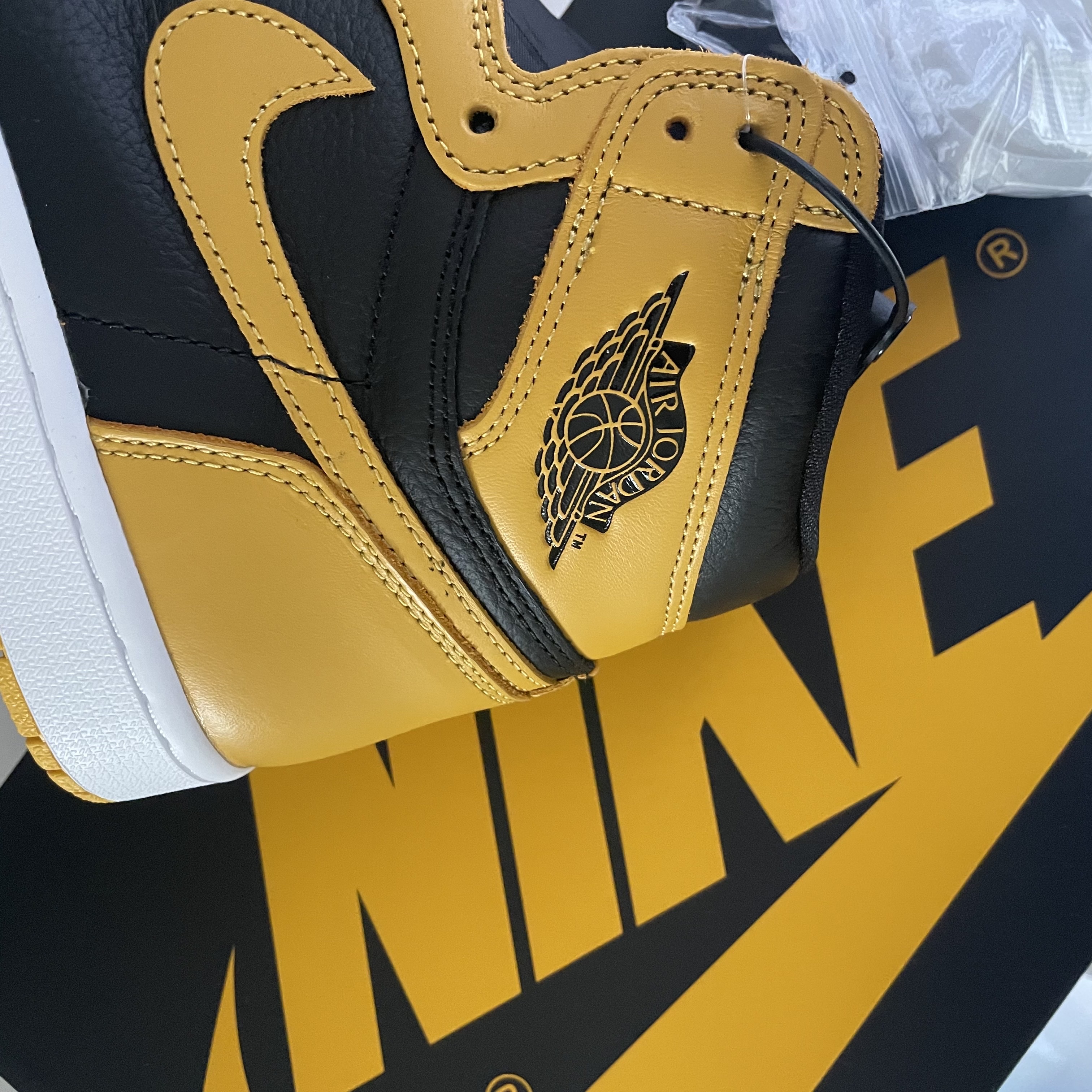 Jordan 1 Retro High OG Pollen 착용 스타일