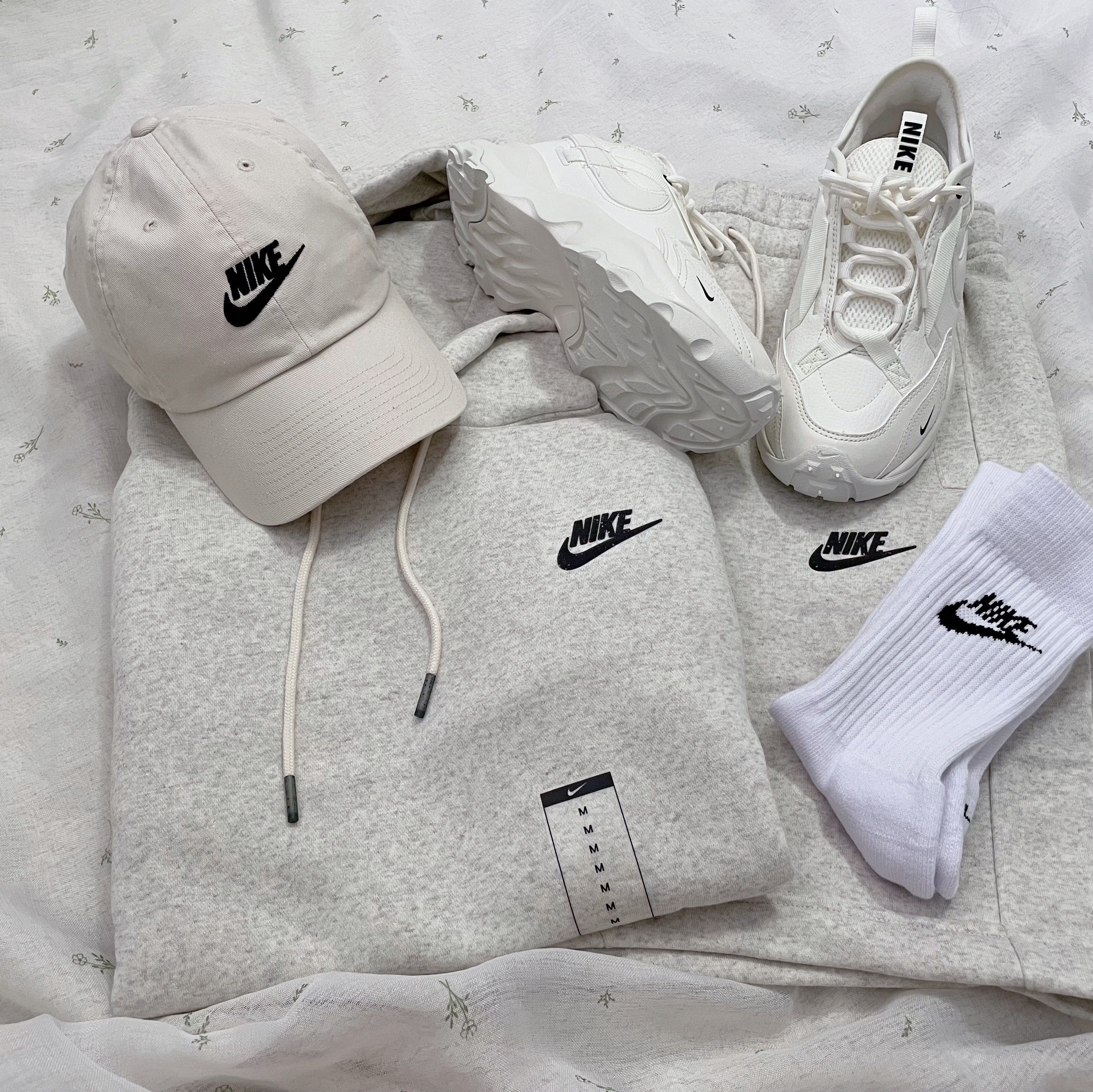 (W) Nike TC 7900 Summit White 착용 스타일 - 1
