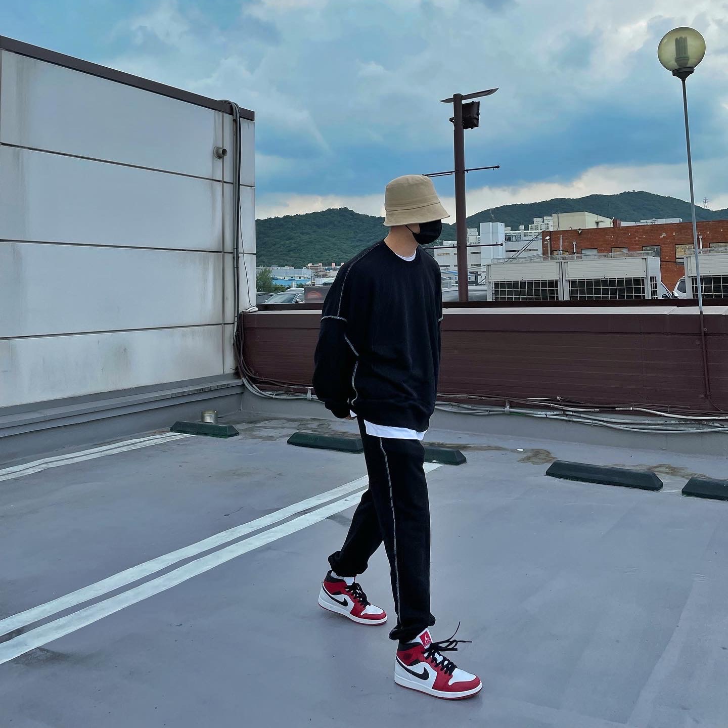 Jordan 1 Mid Chicago 2020 착용 스타일 - 3