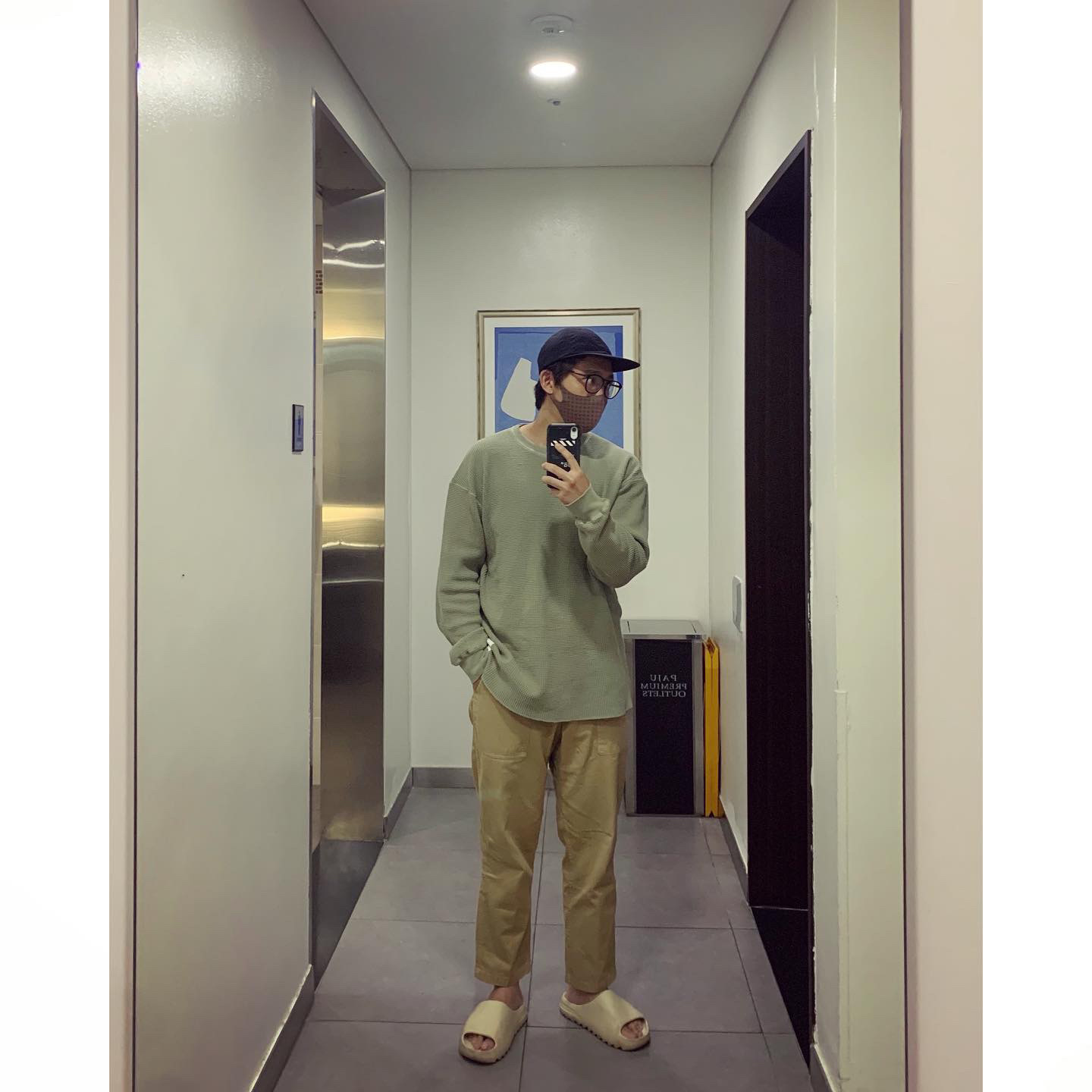 Adidas Yeezy Slide Bone 착용 스타일