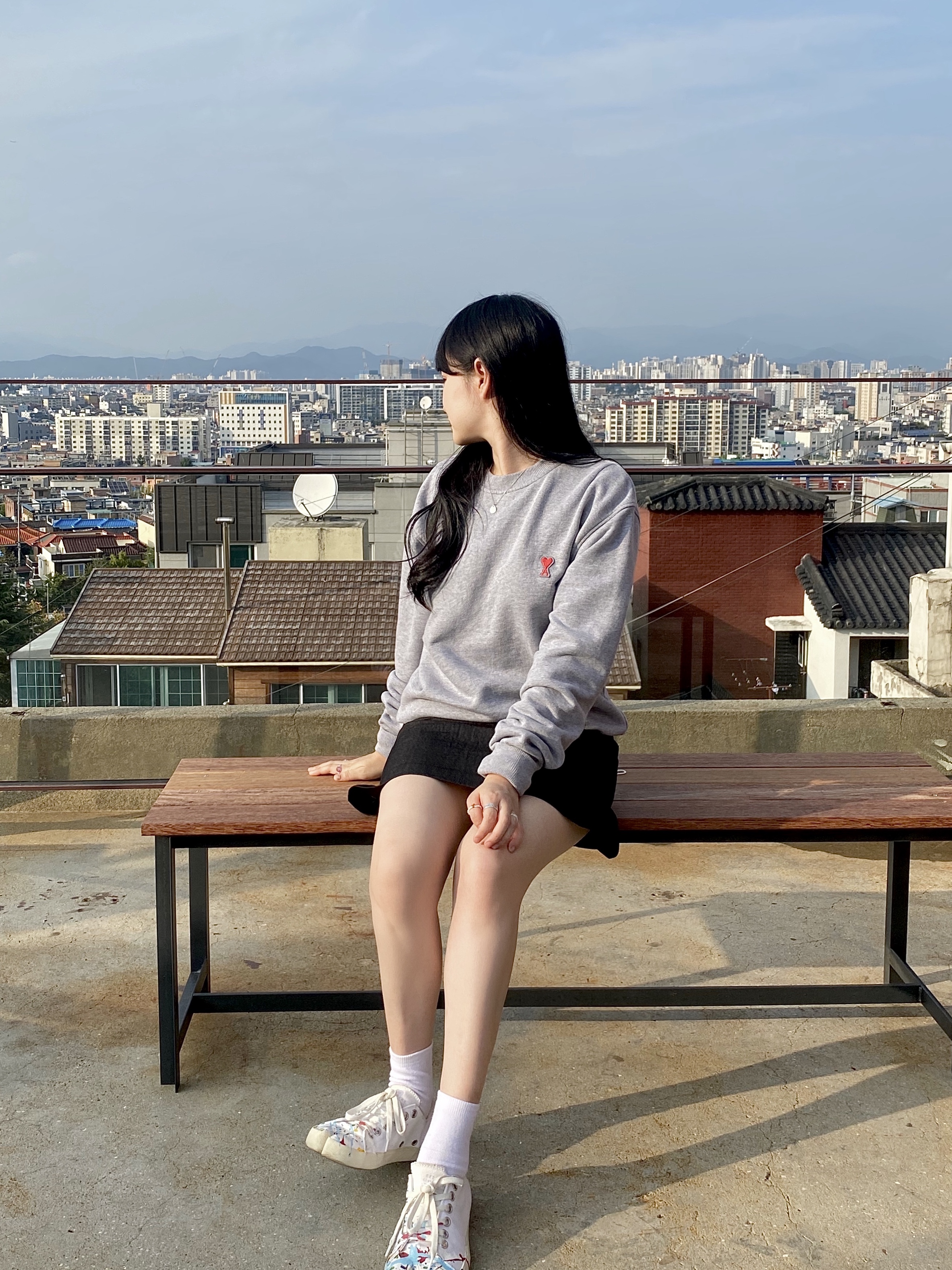 (W) Maison Margiela Tabi Paint Drop Sneakers White, AMI de Coeur Sweatshirt Heather Grey Gris Chine - 21SS 착용 스타일