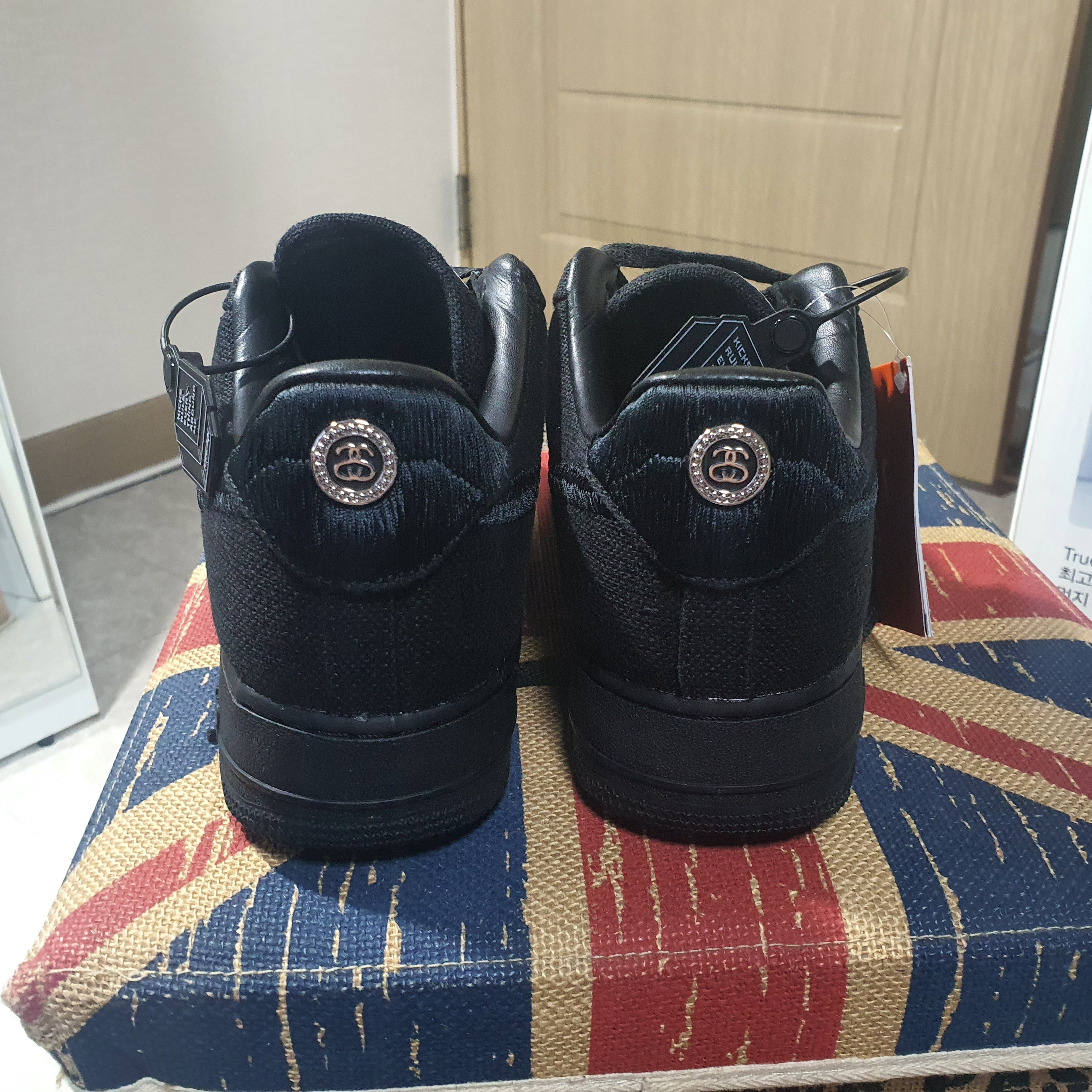 Nike x Stussy Air Force 1 Low Triple Black 착용 스타일 - 4