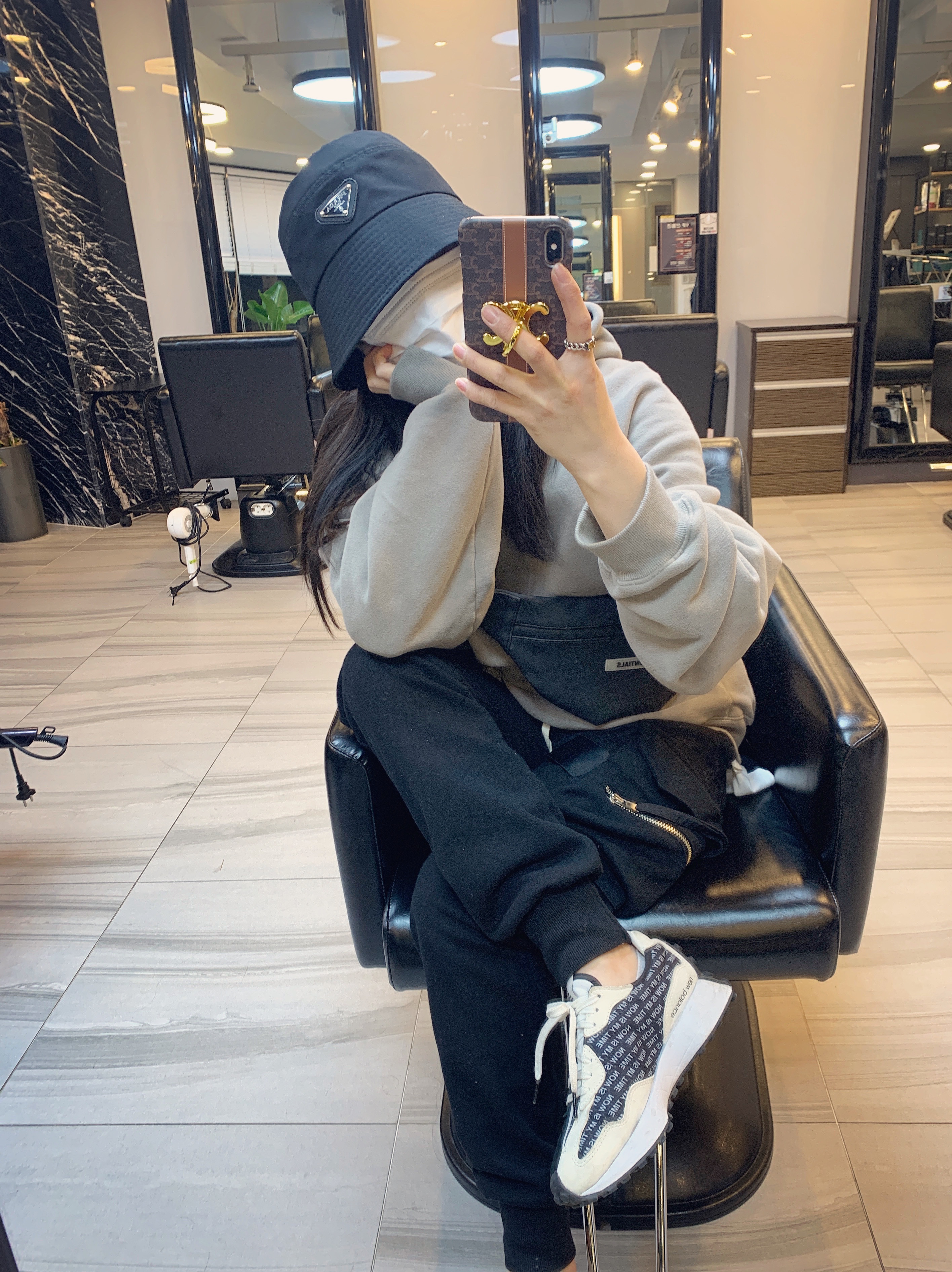 (W) New Balance 327 White Black 착용 스타일