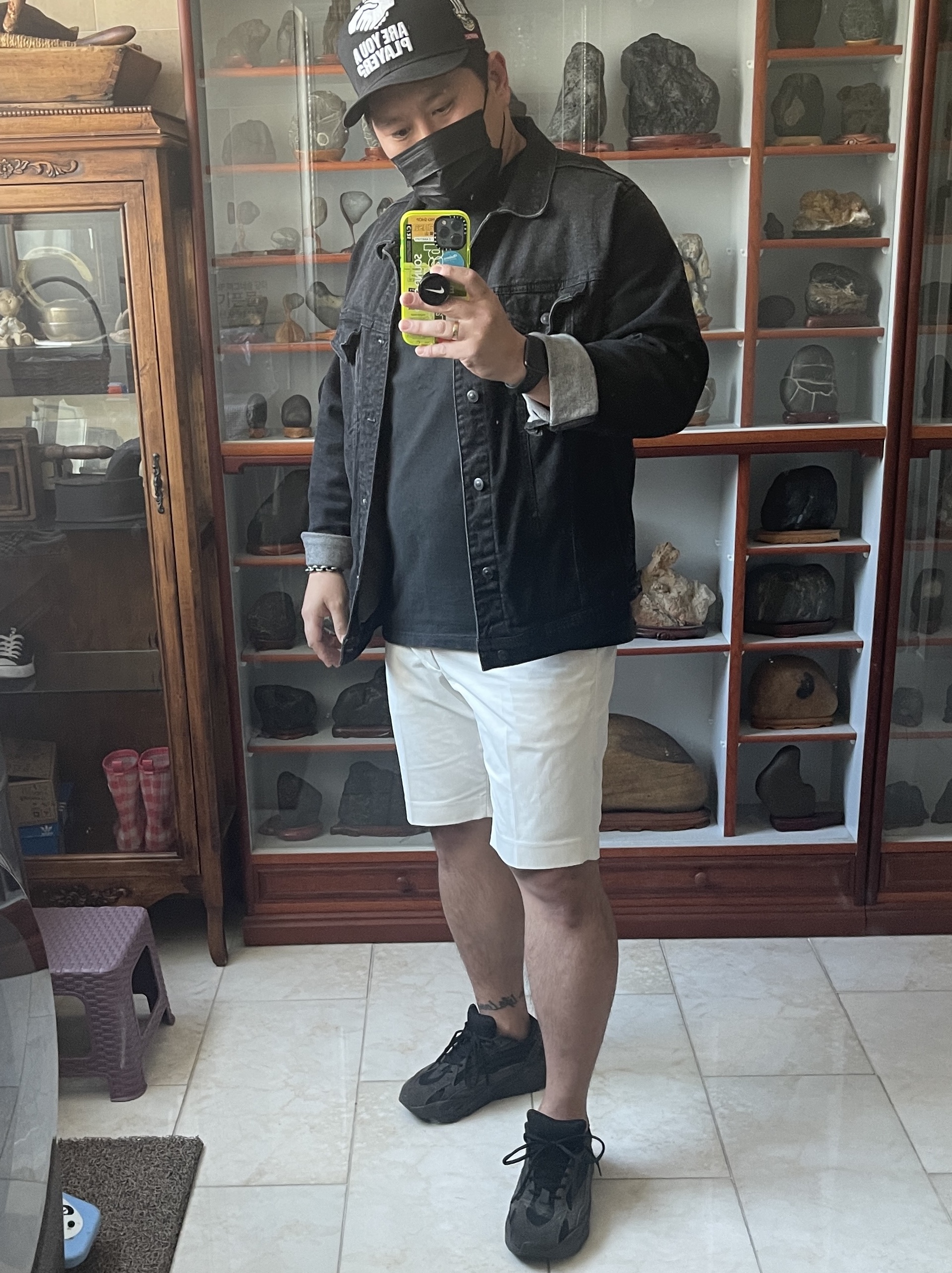 Adidas Yeezy Boost 700 V2 Vanta 2019 착용 스타일